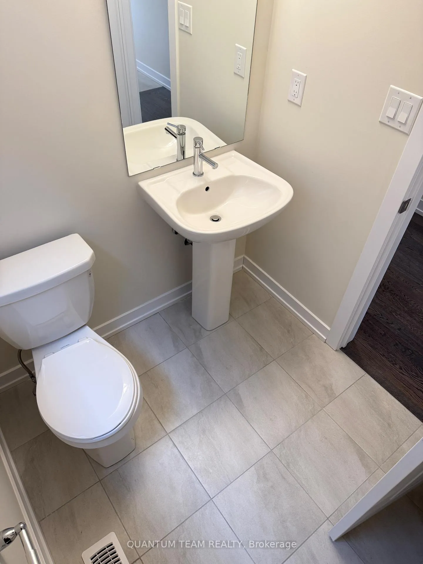 Photo 38 of 11 Wintergreen Crescent, Haldimand — HOMEH