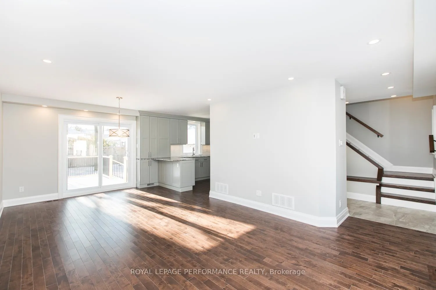 Photo 4 of 22 Wolff Street, Ottawa, Overbrook — HOMEH