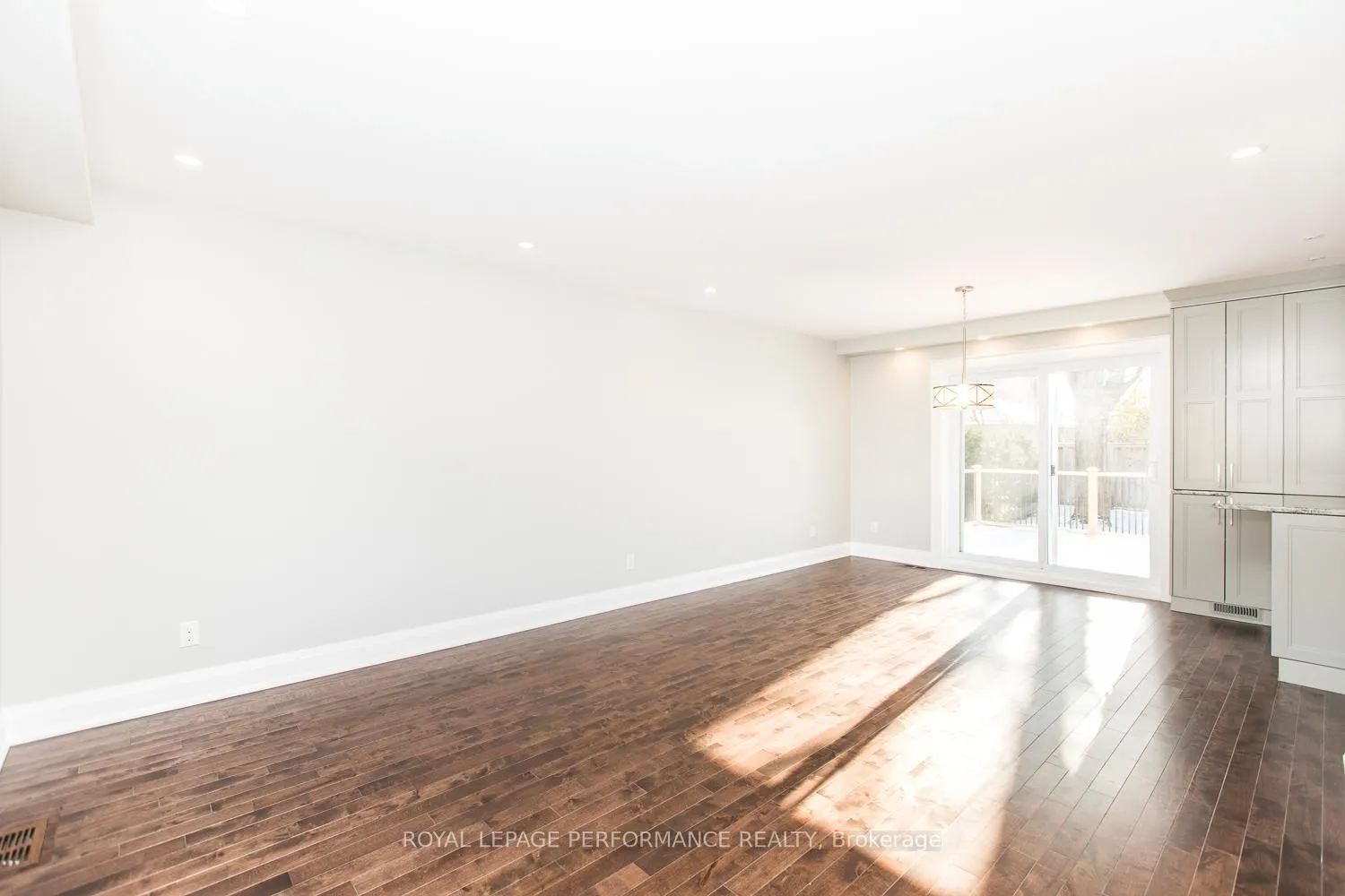 Photo 5 of 22 Wolff Street, Ottawa, Overbrook — HOMEH