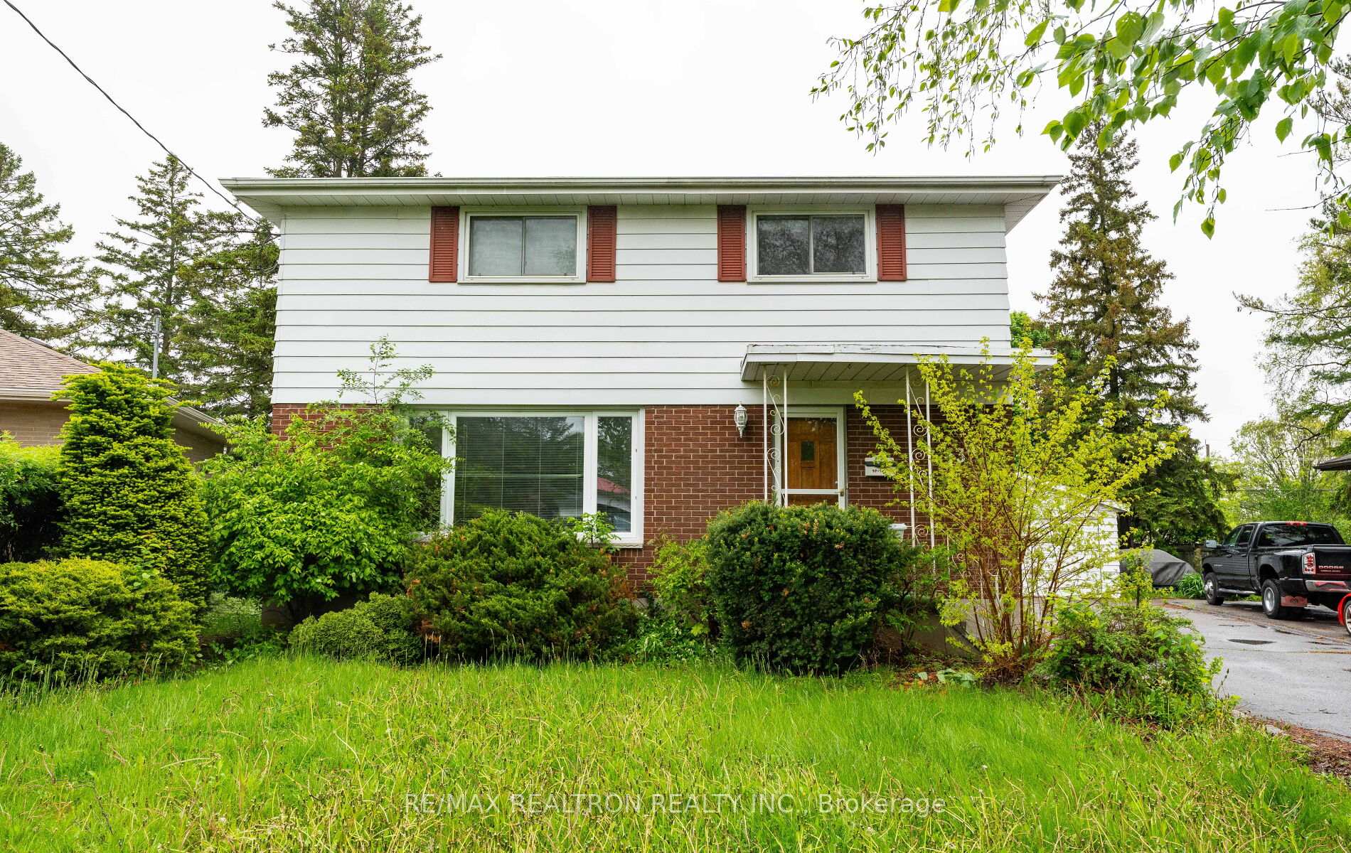 Front of 134 Hastings Drive