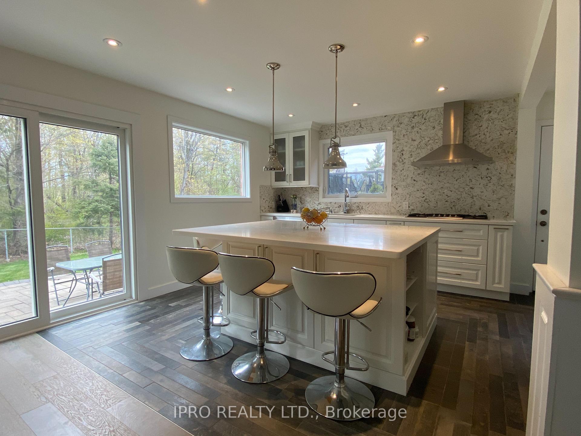 Photo 3 of 324 Airdrie Drive, Vaughan, East Woodbridge — HOMEH