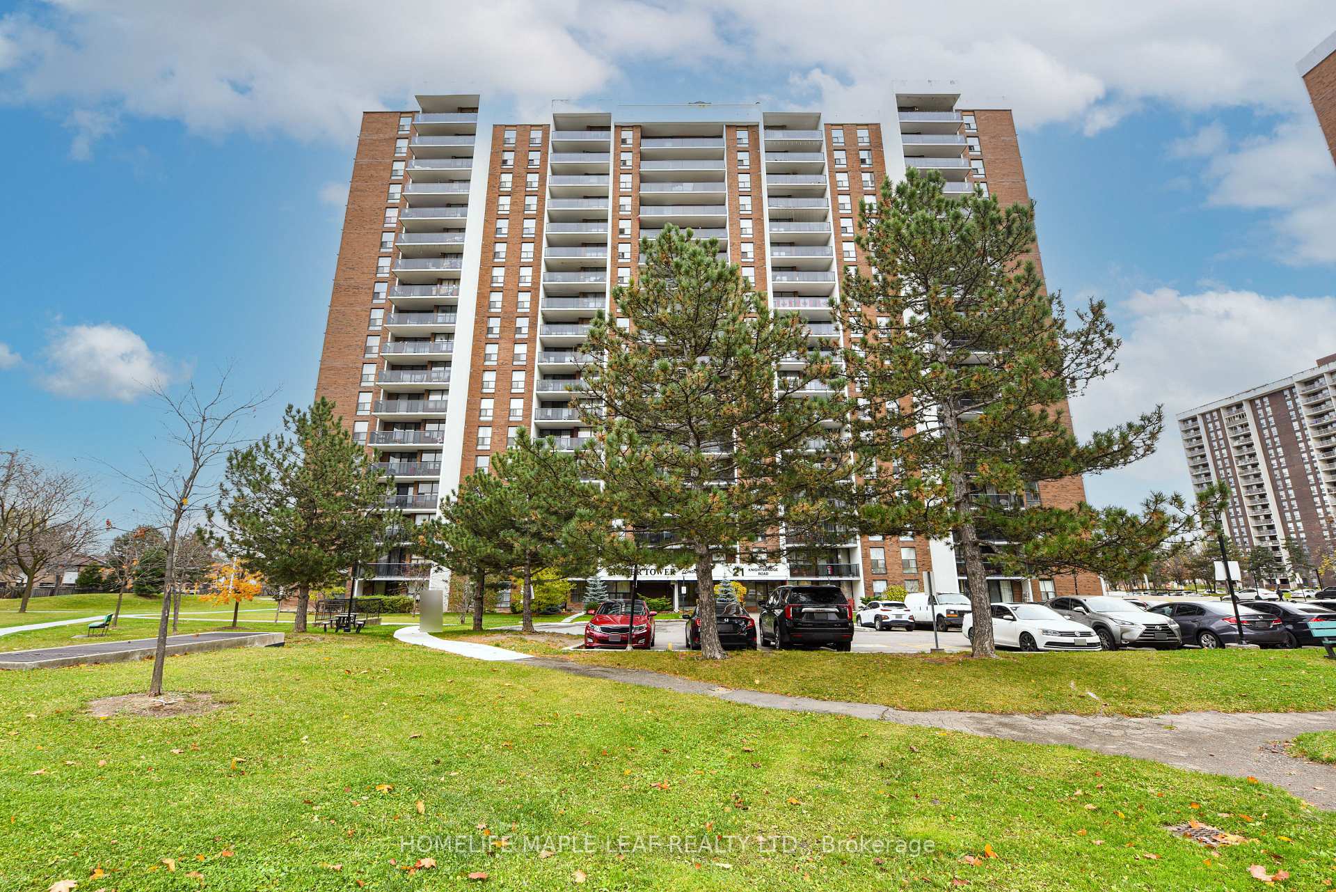 Photo 2 of Unit 504, 21 Knightsbridge Road, Brampton, Queen Street Corridor — HOMEH