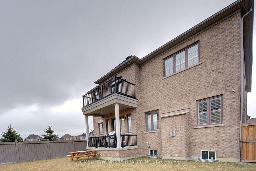 Photo 19 of 13 Boyce Crescent W, Brampton, Vales of Castlemore — HOMEH