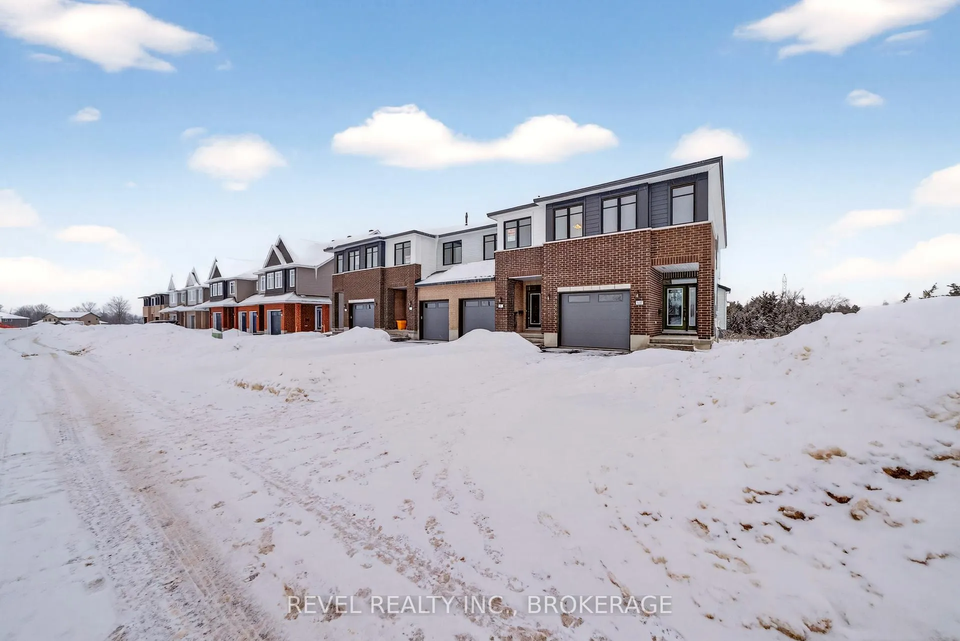 Photo 3 of 432 Buckthorn Drive, Kingston, City Northwest — HOMEH