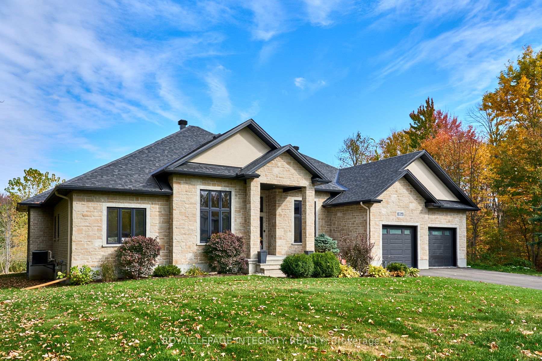 Photo 2 of 1954 Cedarlakes Way, Ottawa, Greely — HOMEH