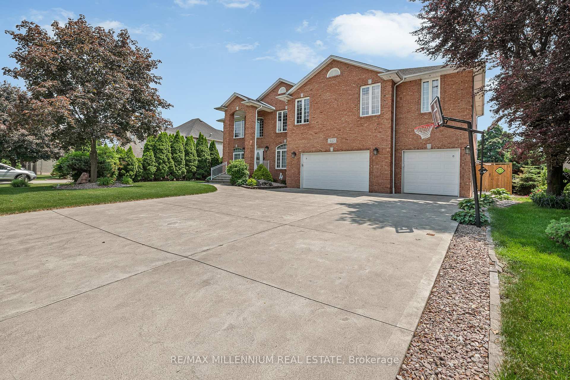 Photo 2 of 449 Chambers Drive, Windsor — HOMEH