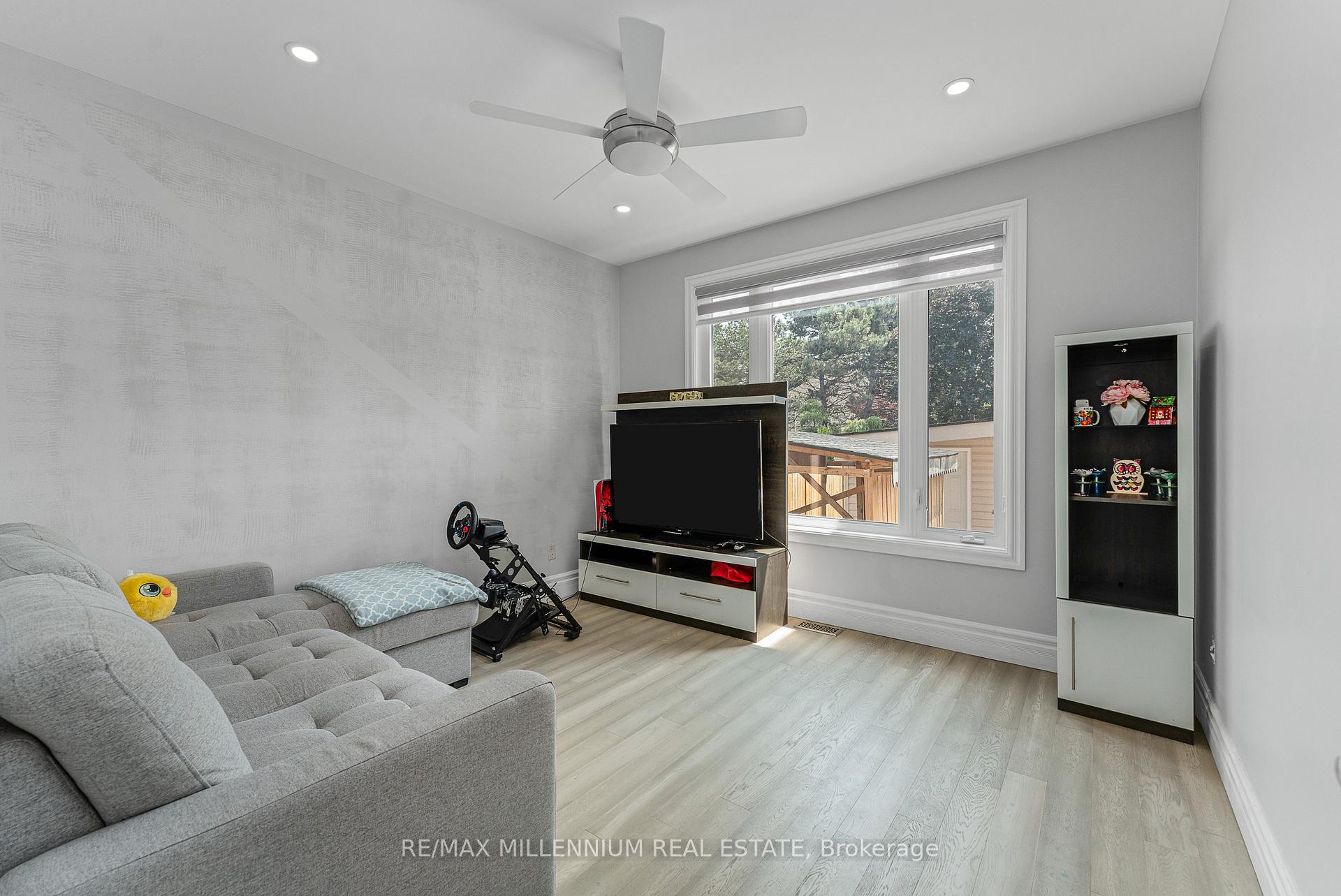 Photo 15 of 449 Chambers Drive, Windsor — HOMEH