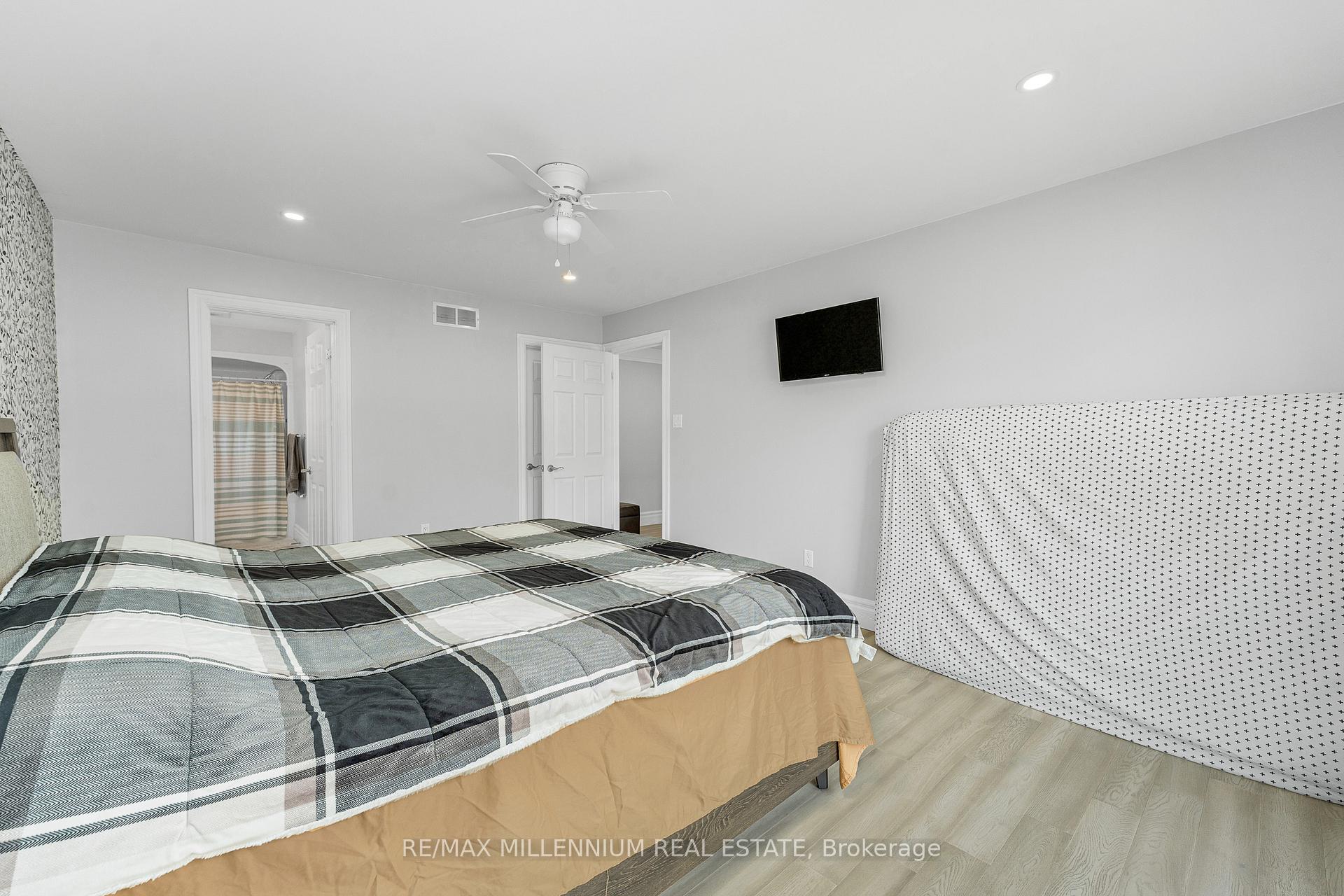 Photo 18 of 449 Chambers Drive, Windsor — HOMEH