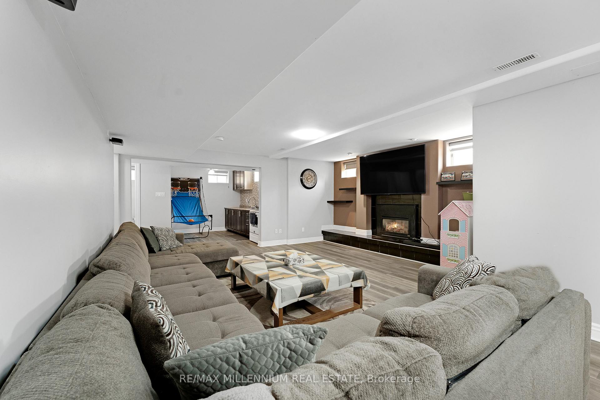 Photo 34 of 449 Chambers Drive, Windsor — HOMEH