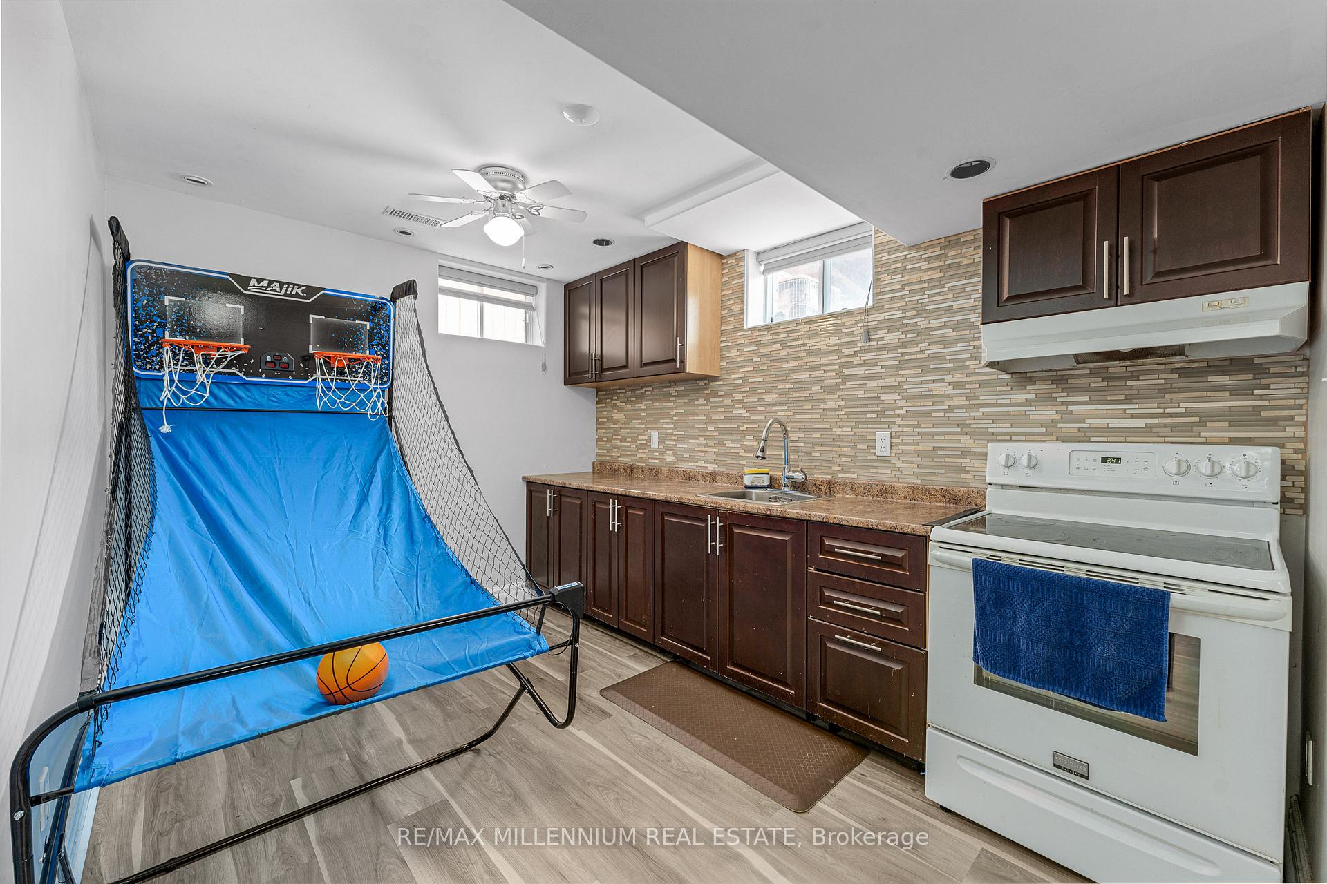Photo 38 of 449 Chambers Drive, Windsor — HOMEH