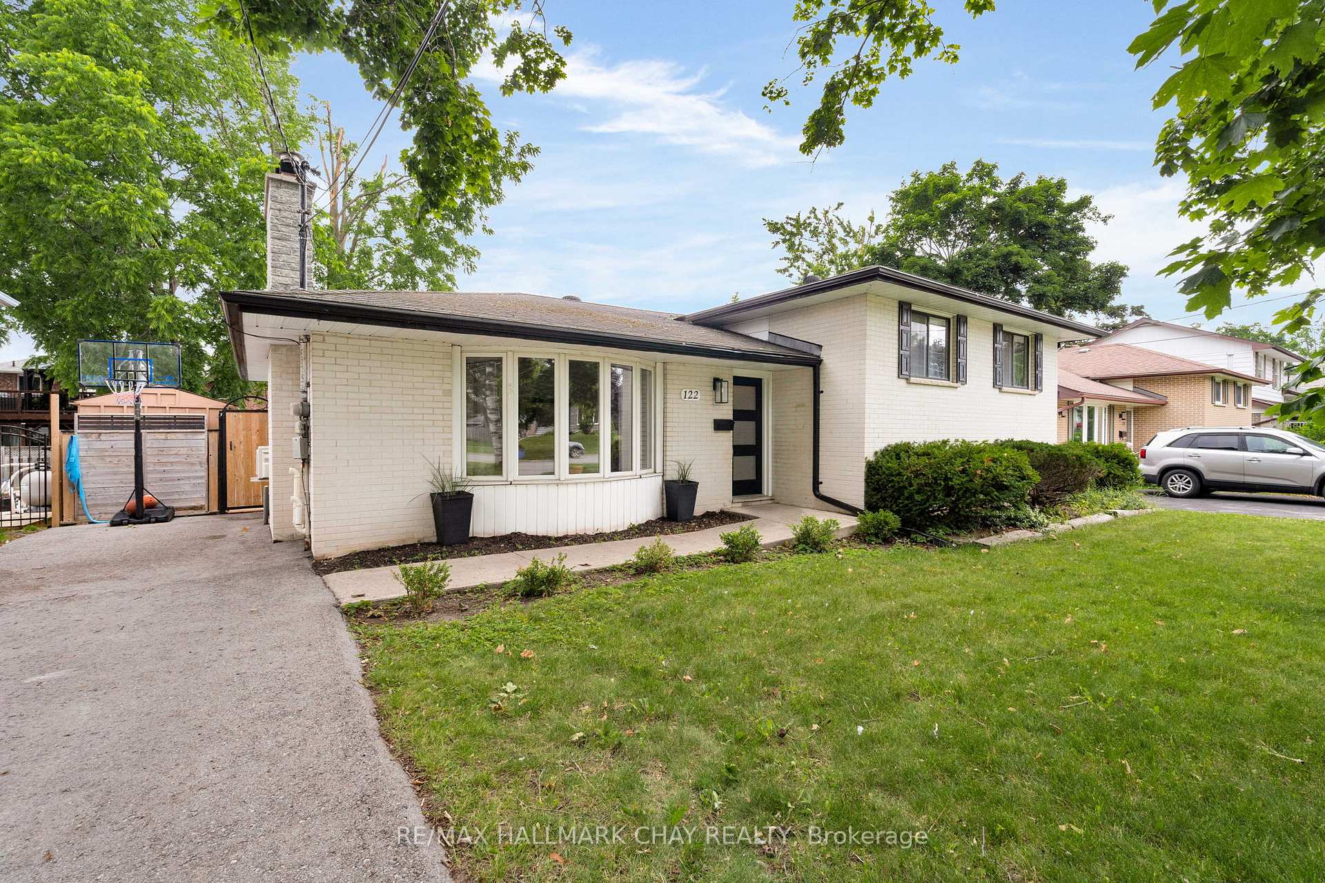 Photo 2 of 122 Steel Street, Barrie, Grove East — HOMEH