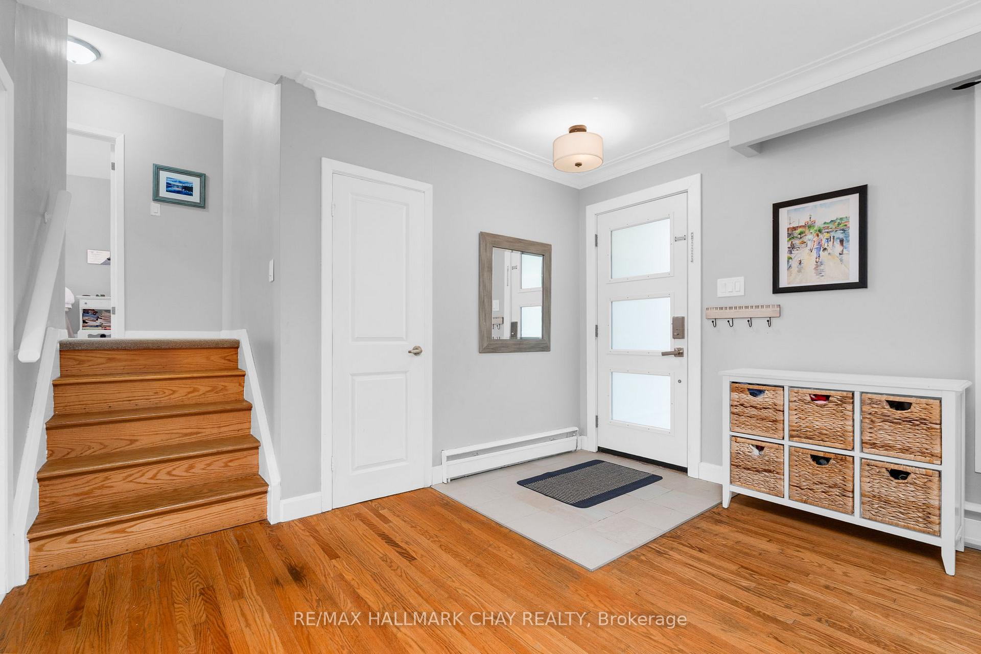 Photo 4 of 122 Steel Street, Barrie, Grove East — HOMEH