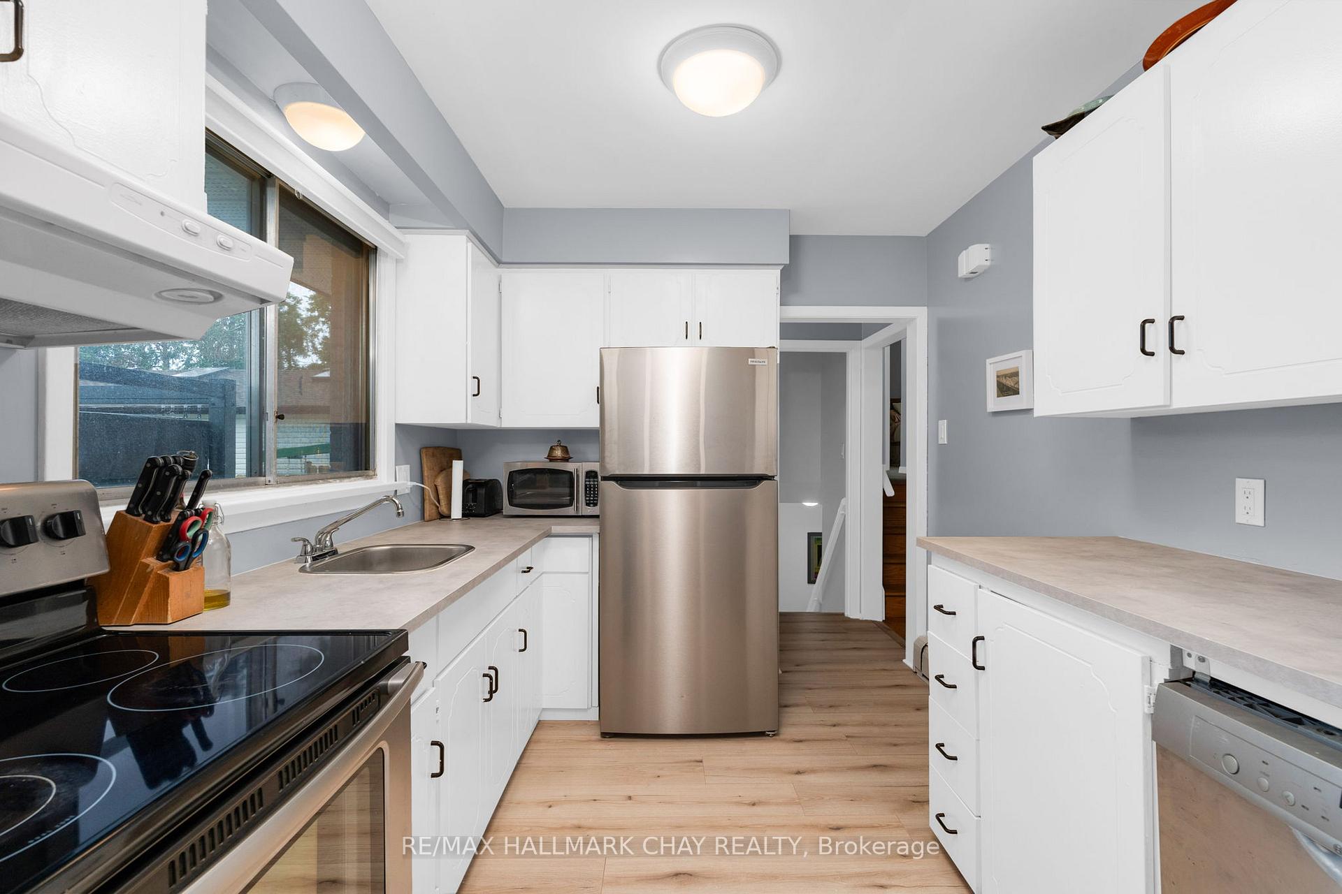 Photo 8 of 122 Steel Street, Barrie, Grove East — HOMEH