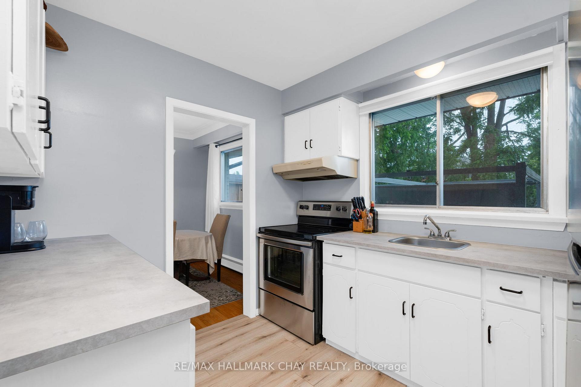 Photo 9 of 122 Steel Street, Barrie, Grove East — HOMEH