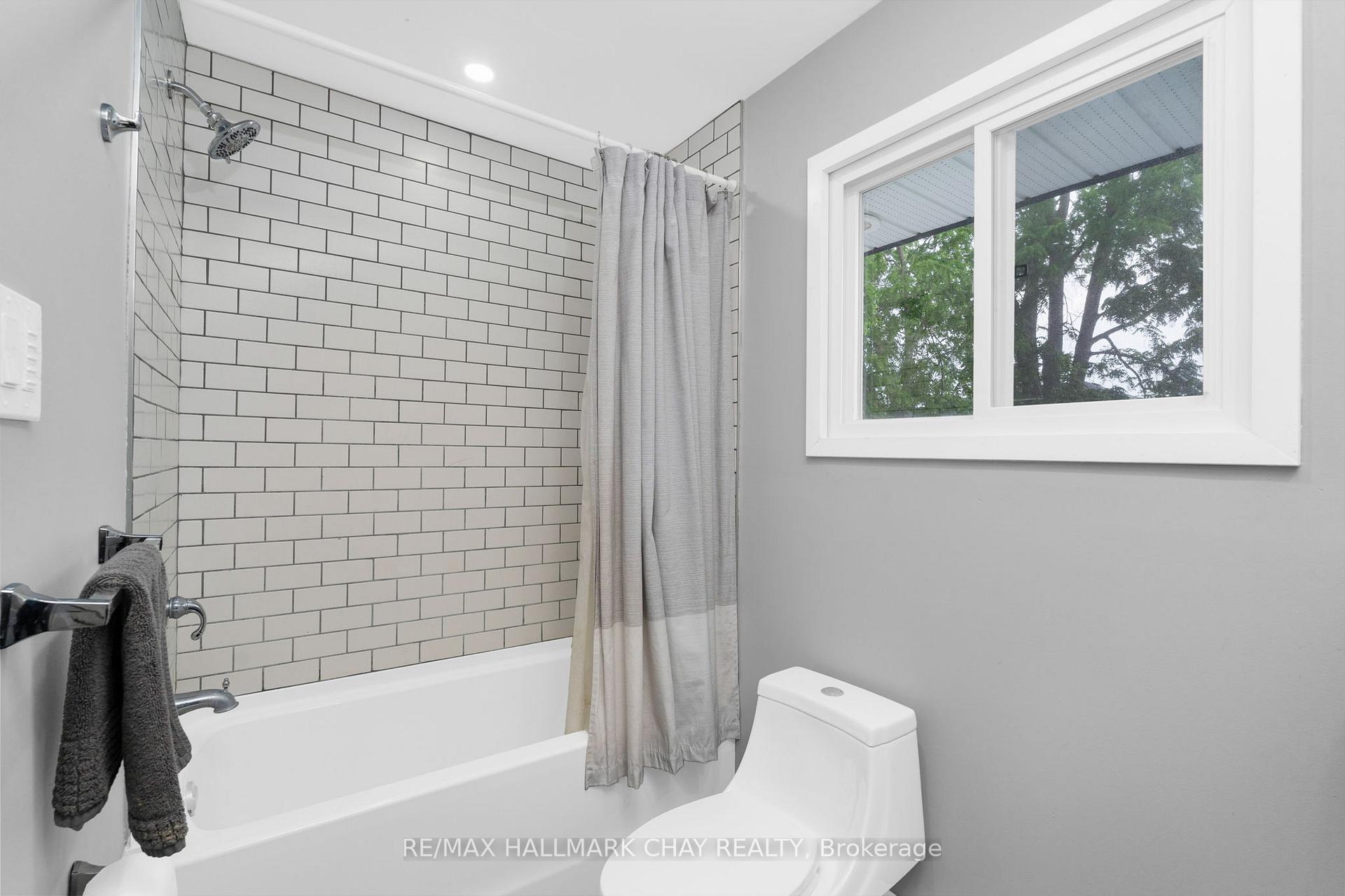 Photo 15 of 122 Steel Street, Barrie, Grove East — HOMEH