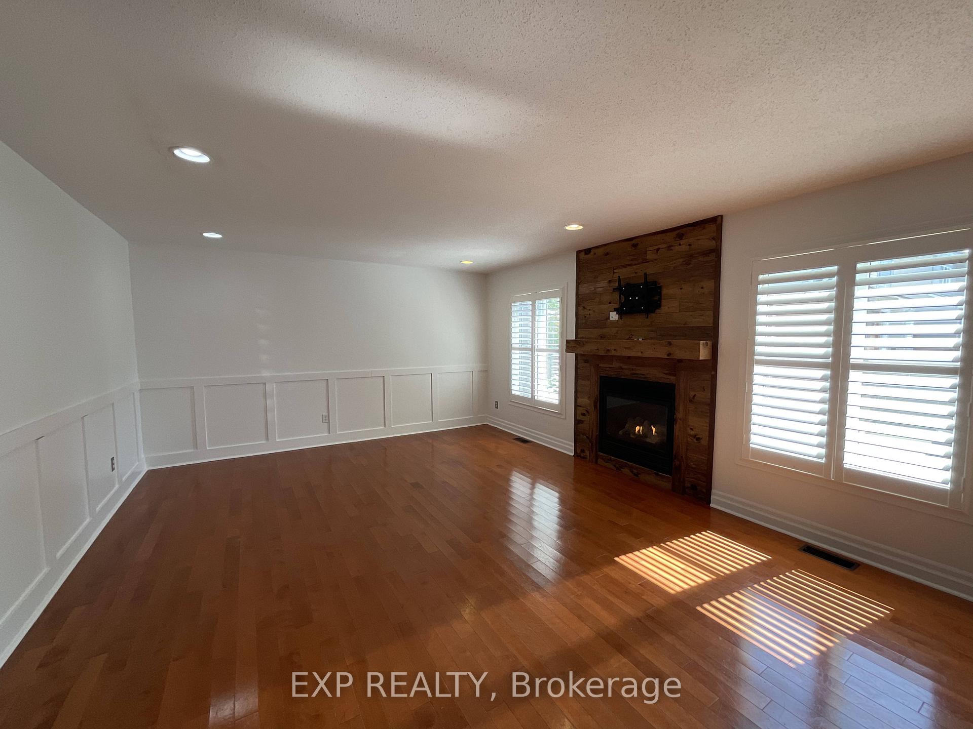 Photo 6 of 32 Fairpark Drive, Ottawa, Barrhaven East — HOMEH
