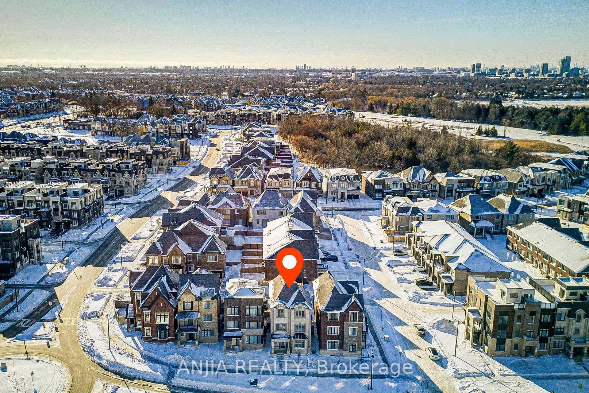 Photo 5 of 35 York Downs Boulevard, Markham, Angus Glen — HOMEH