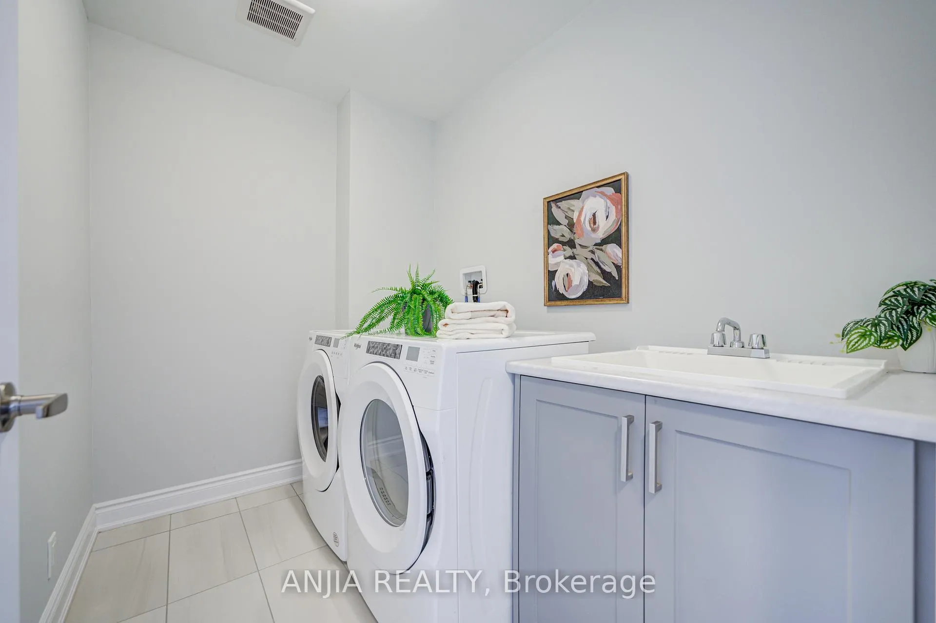 Photo 33 of 35 York Downs Boulevard, Markham, Angus Glen — HOMEH