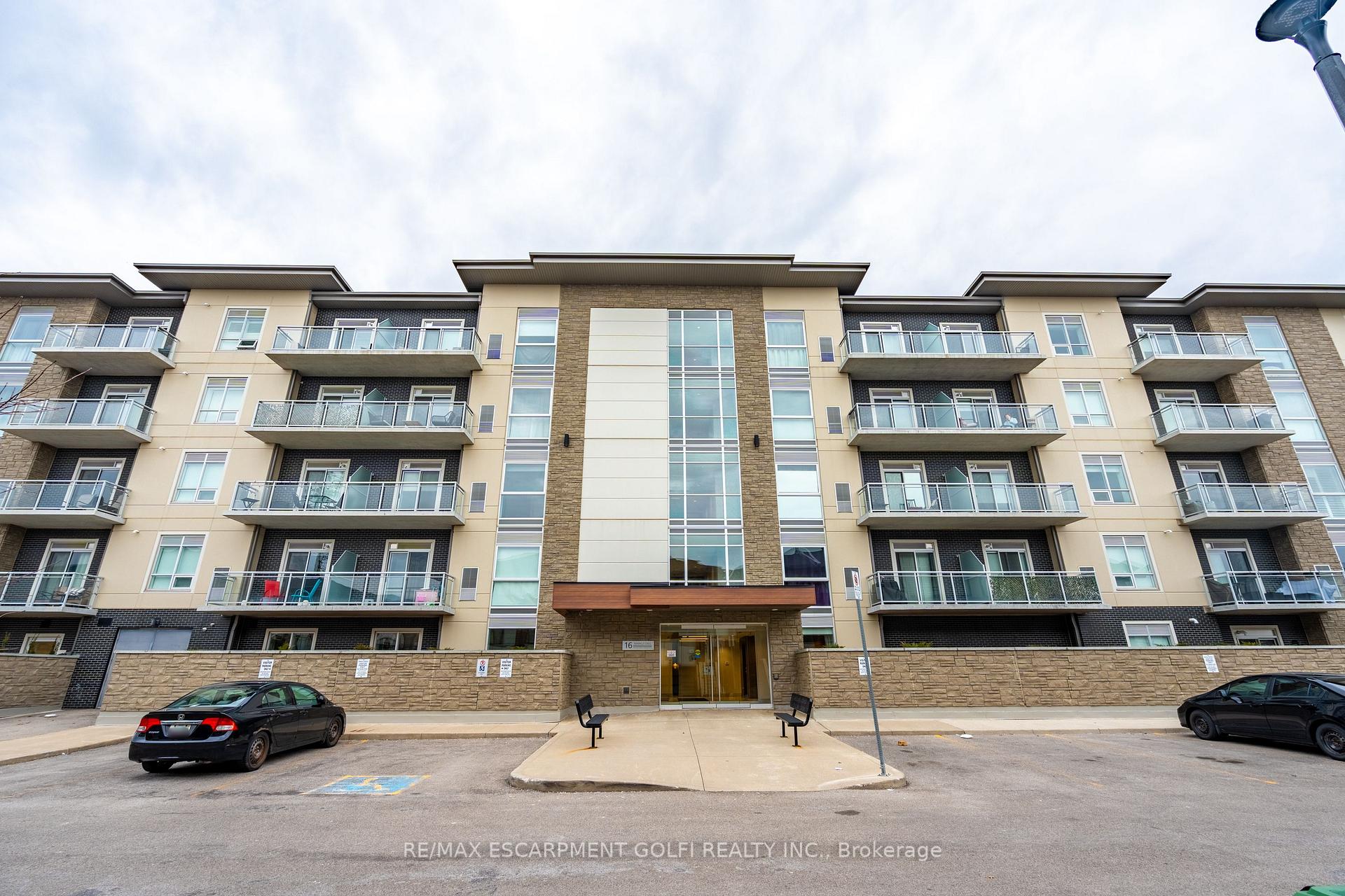 Photo 1 of Unit 403, 16 Markle Crescent, Hamilton, Ancaster — HOMEH