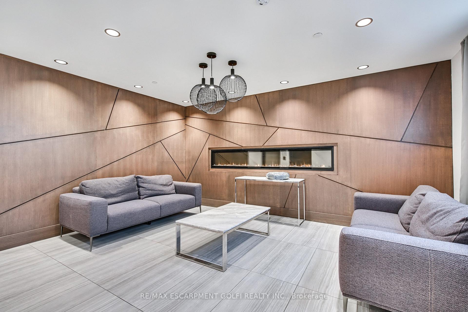 Photo 4 of Unit 403, 16 Markle Crescent, Hamilton, Ancaster — HOMEH
