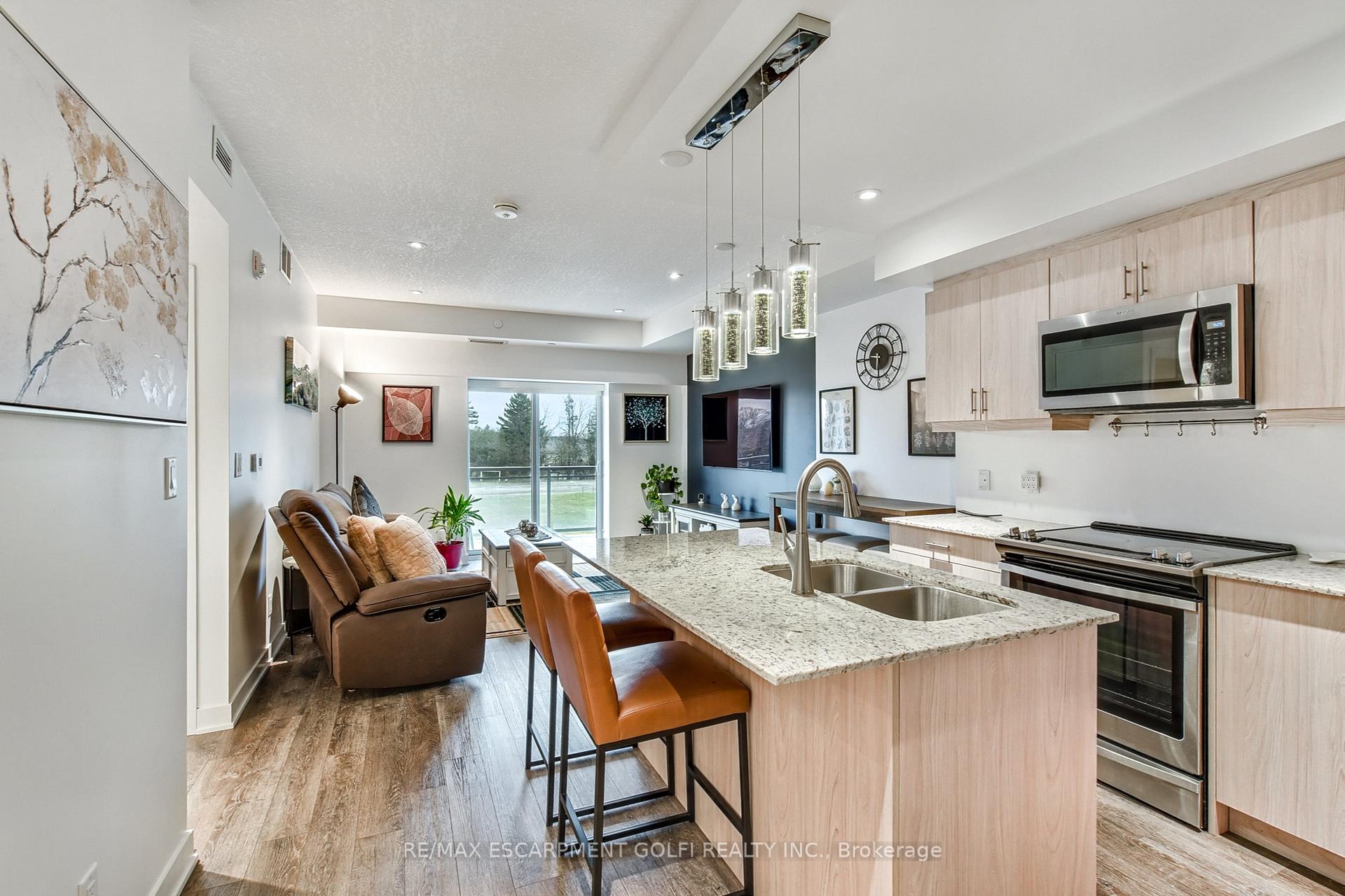 Photo 8 of Unit 403, 16 Markle Crescent, Hamilton, Ancaster — HOMEH