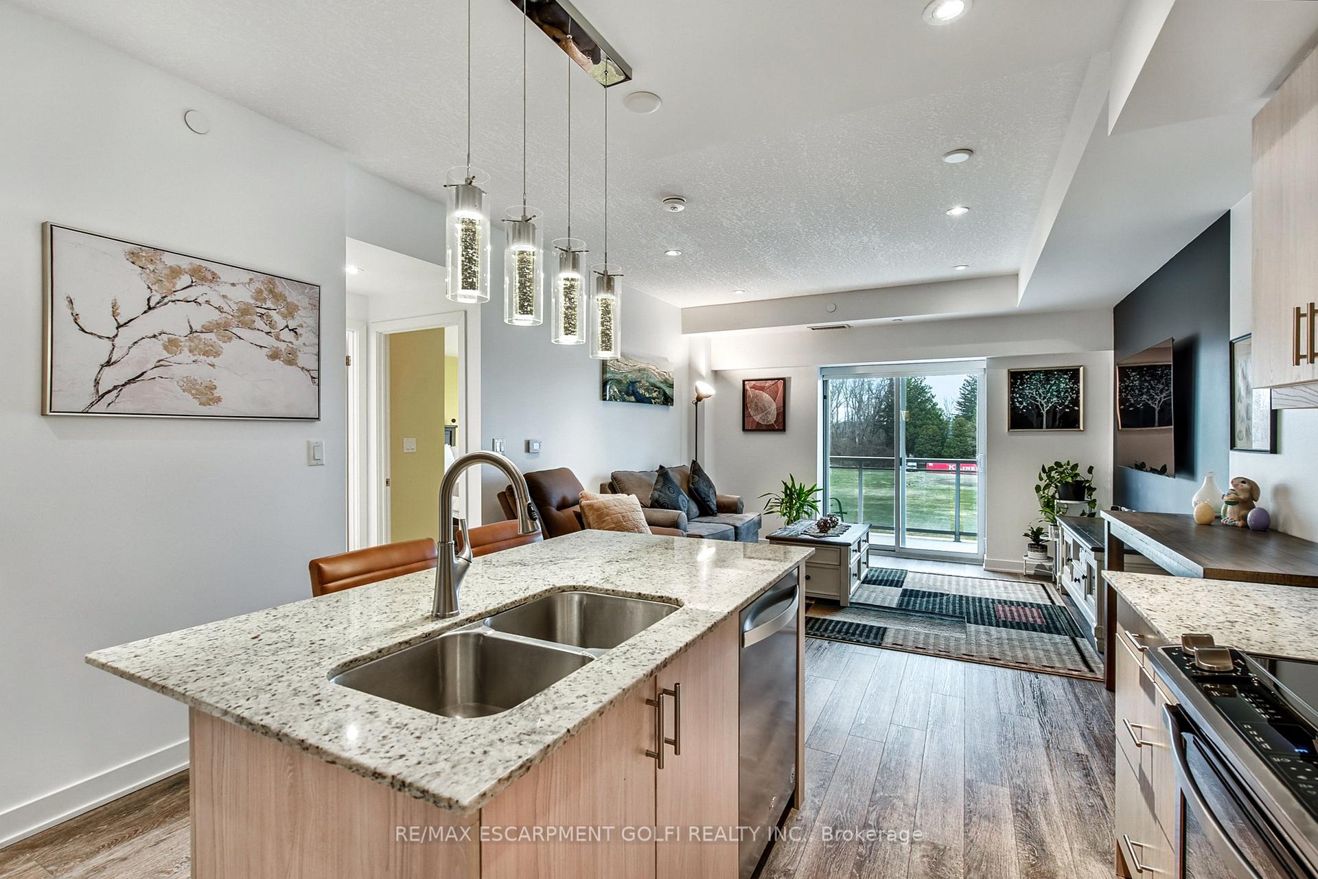 Photo 9 of Unit 403, 16 Markle Crescent, Hamilton, Ancaster — HOMEH