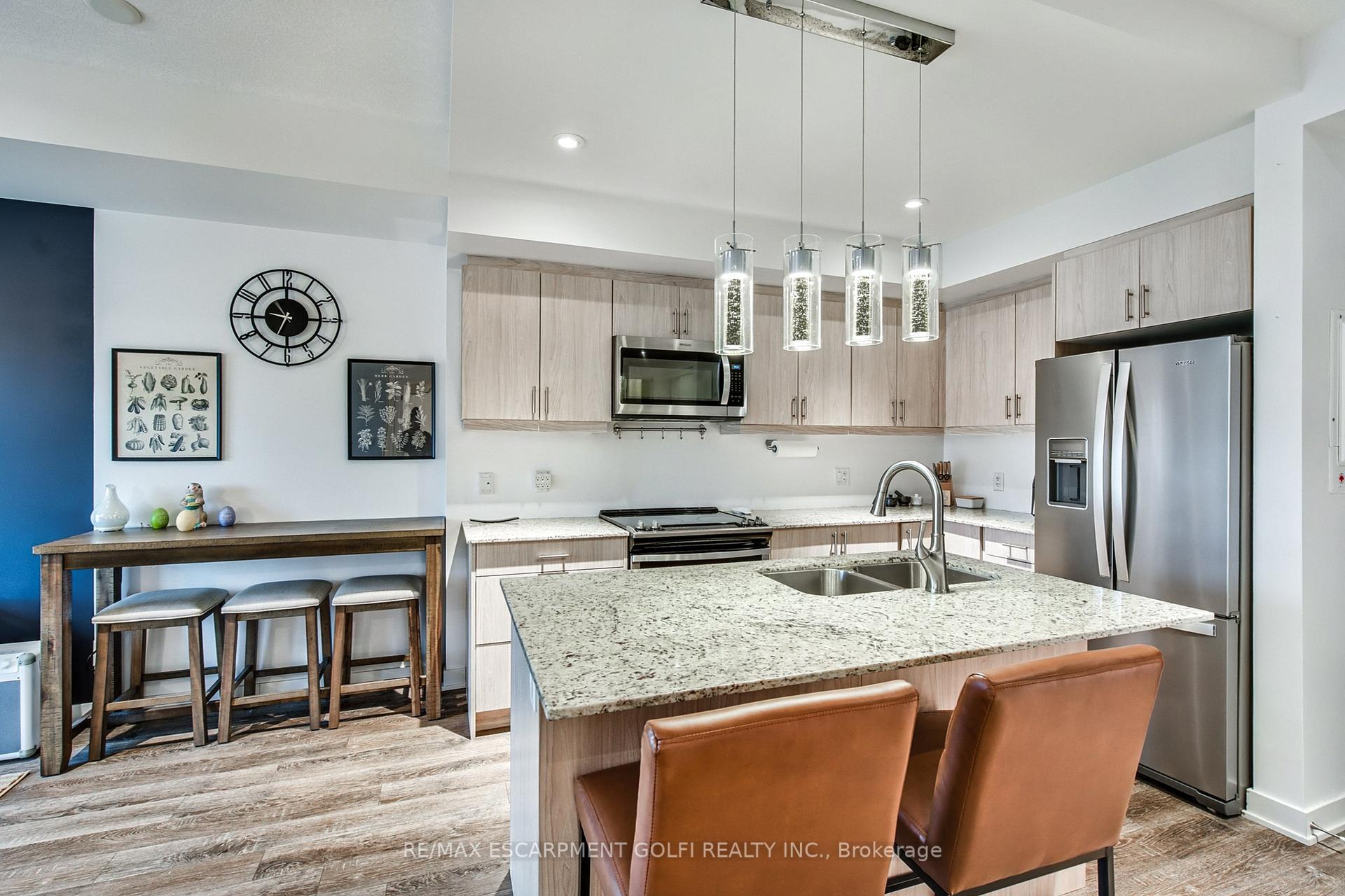 Photo 10 of Unit 403, 16 Markle Crescent, Hamilton, Ancaster — HOMEH