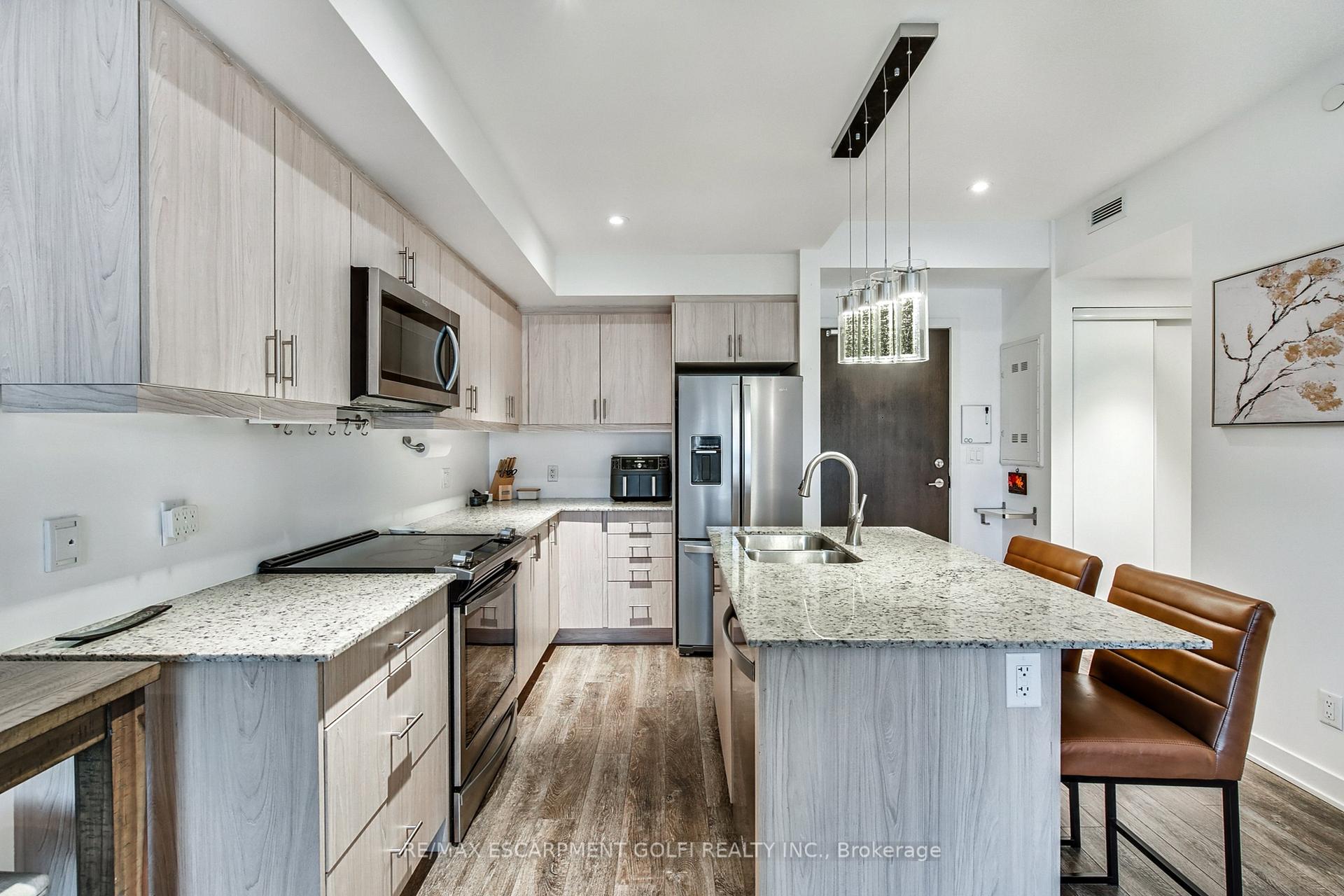 Photo 11 of Unit 403, 16 Markle Crescent, Hamilton, Ancaster — HOMEH