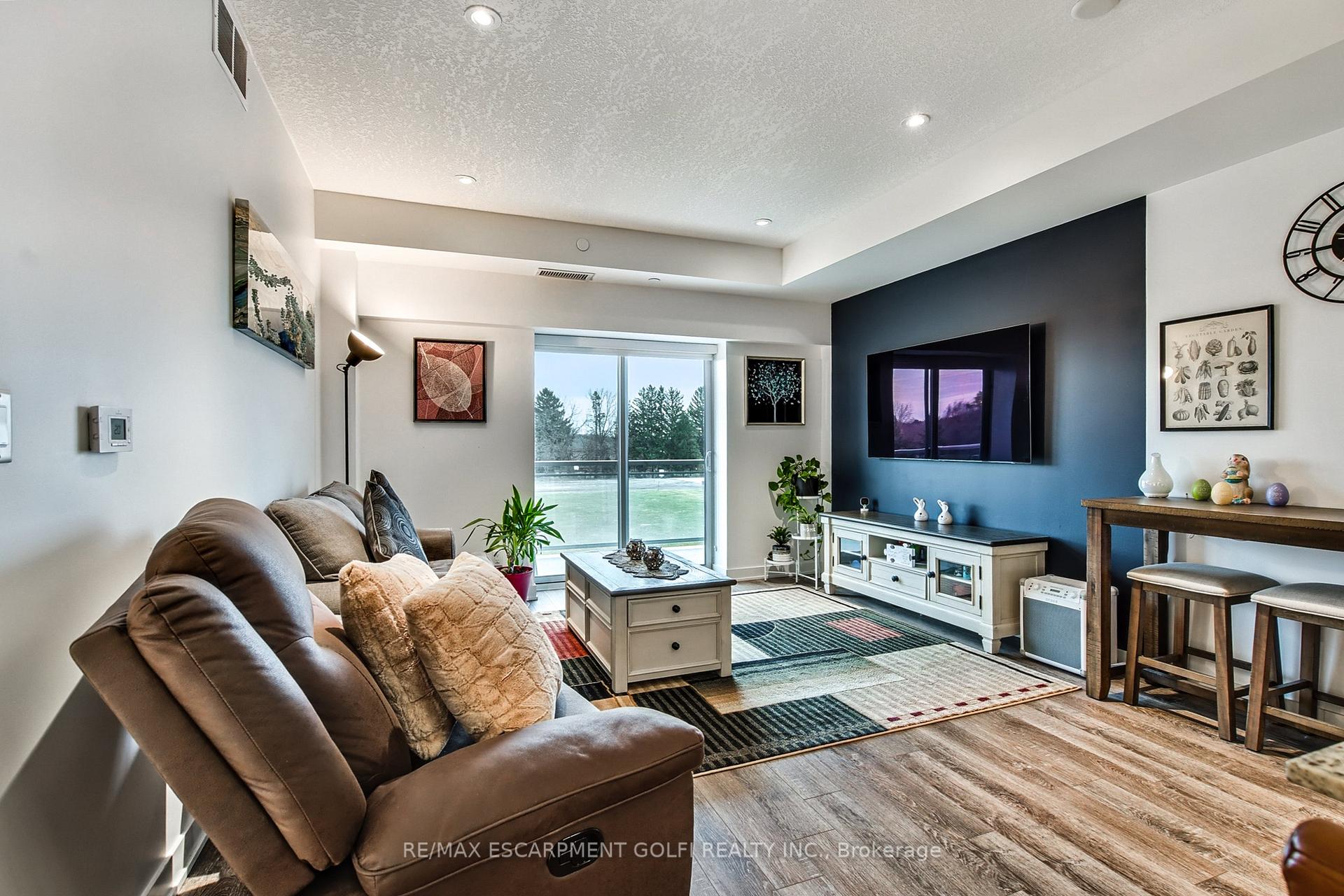 Photo 14 of Unit 403, 16 Markle Crescent, Hamilton, Ancaster — HOMEH