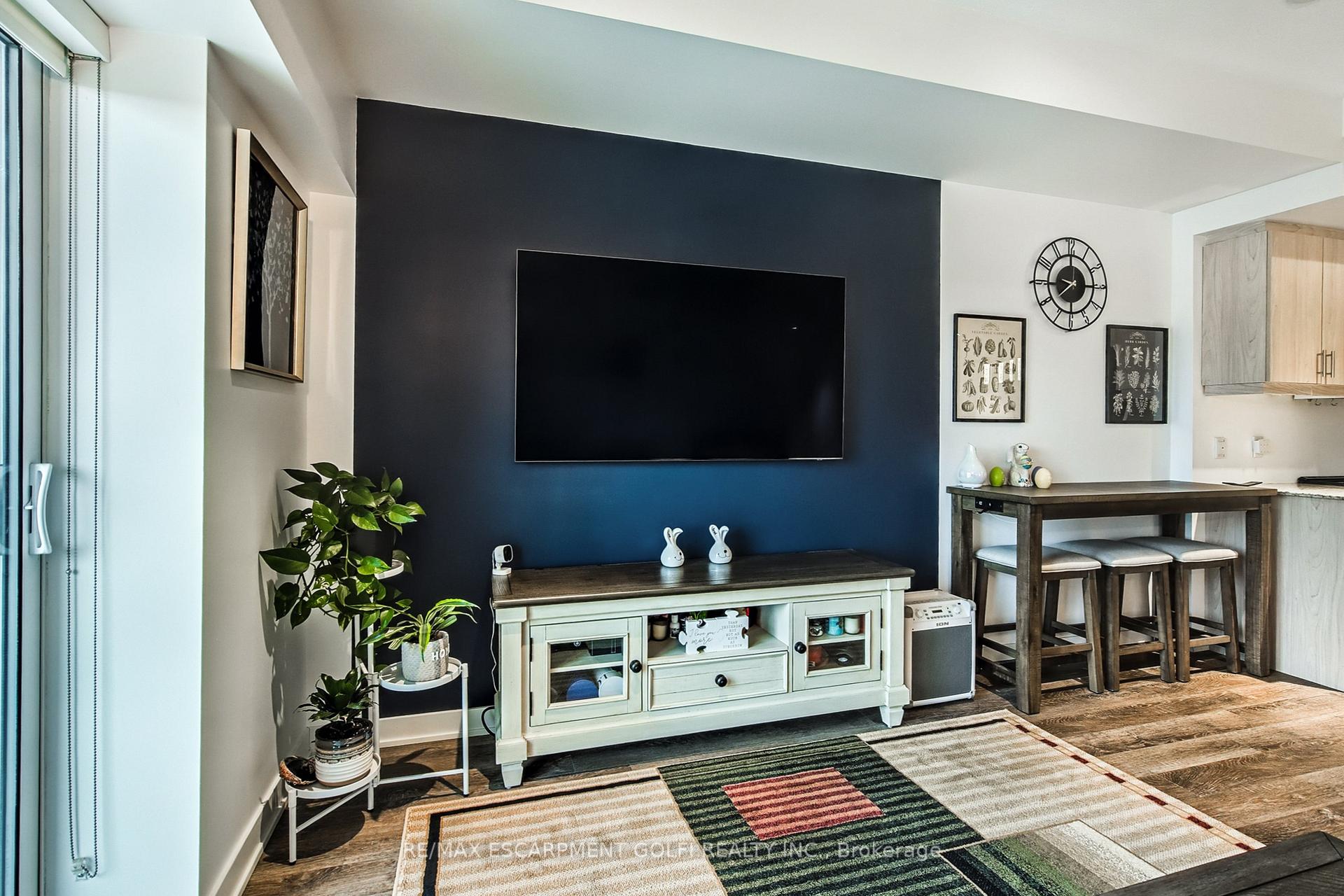 Photo 16 of Unit 403, 16 Markle Crescent, Hamilton, Ancaster — HOMEH