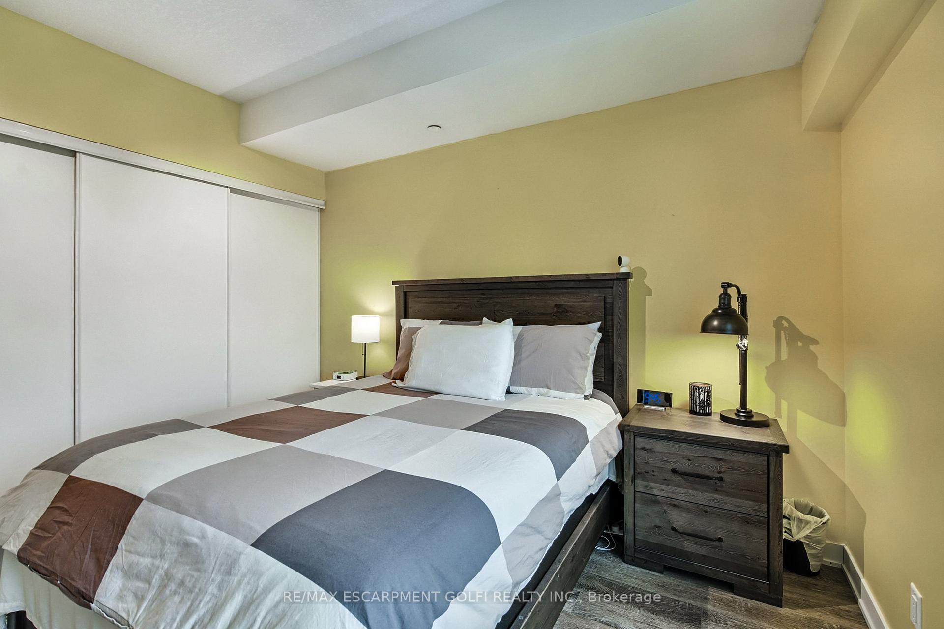 Photo 19 of Unit 403, 16 Markle Crescent, Hamilton, Ancaster — HOMEH