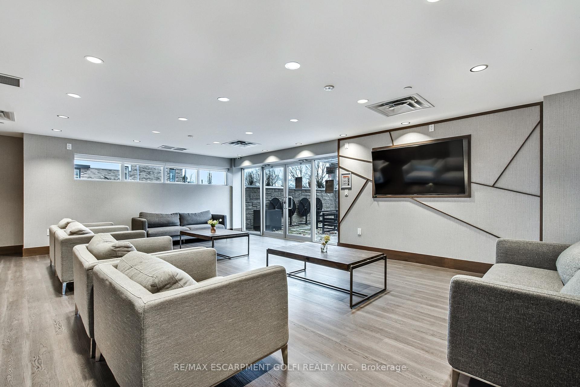 Photo 30 of Unit 403, 16 Markle Crescent, Hamilton, Ancaster — HOMEH
