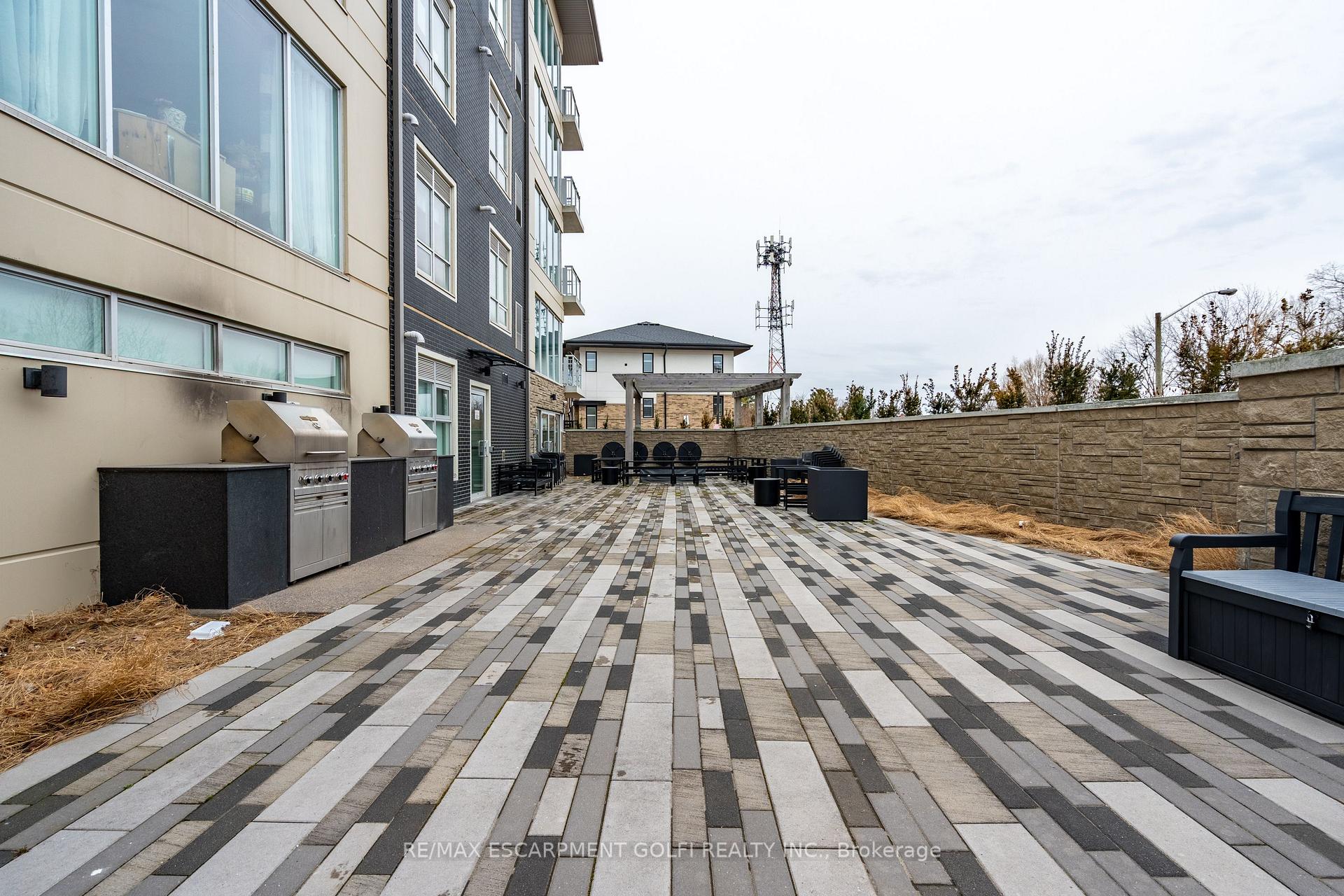 Photo 33 of Unit 403, 16 Markle Crescent, Hamilton, Ancaster — HOMEH
