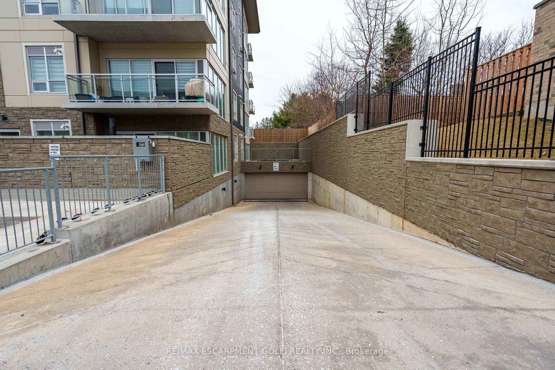 Photo 38 of Unit 403, 16 Markle Crescent, Hamilton, Ancaster — HOMEH