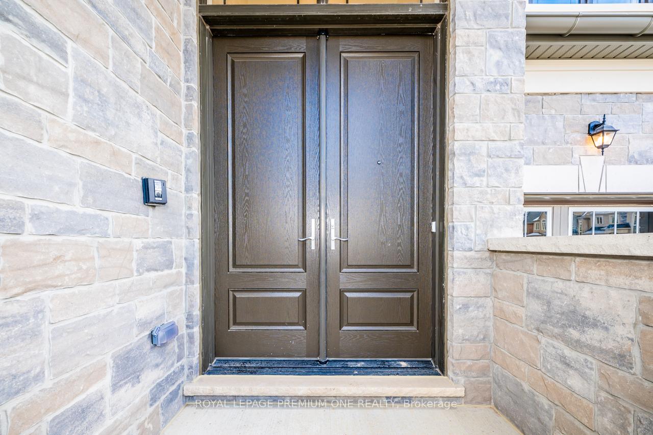 Photo 2 of 133 Timber Creek Boulevard, Vaughan, Kleinburg — HOMEH