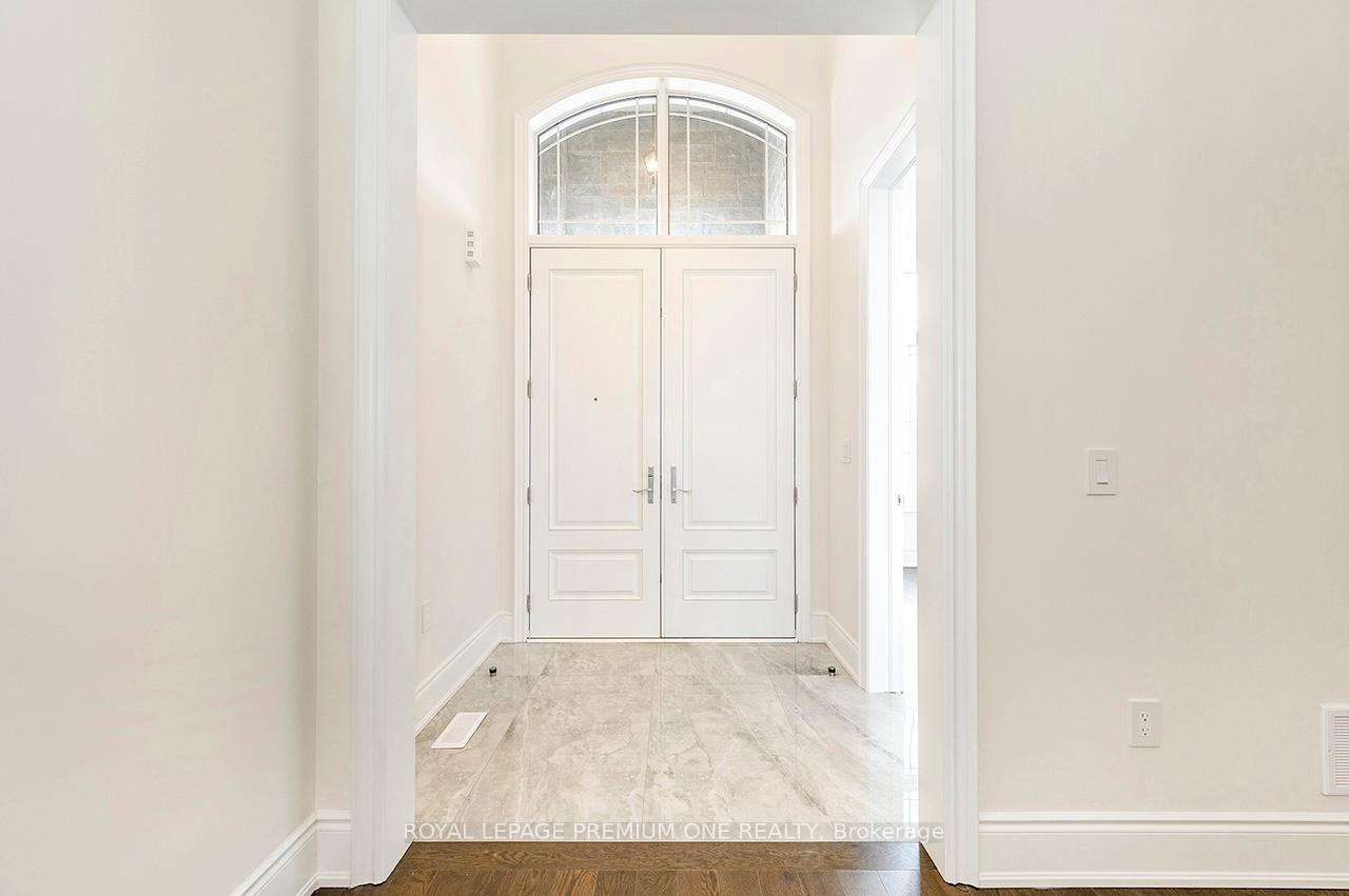 Photo 3 of 133 Timber Creek Boulevard, Vaughan, Kleinburg — HOMEH