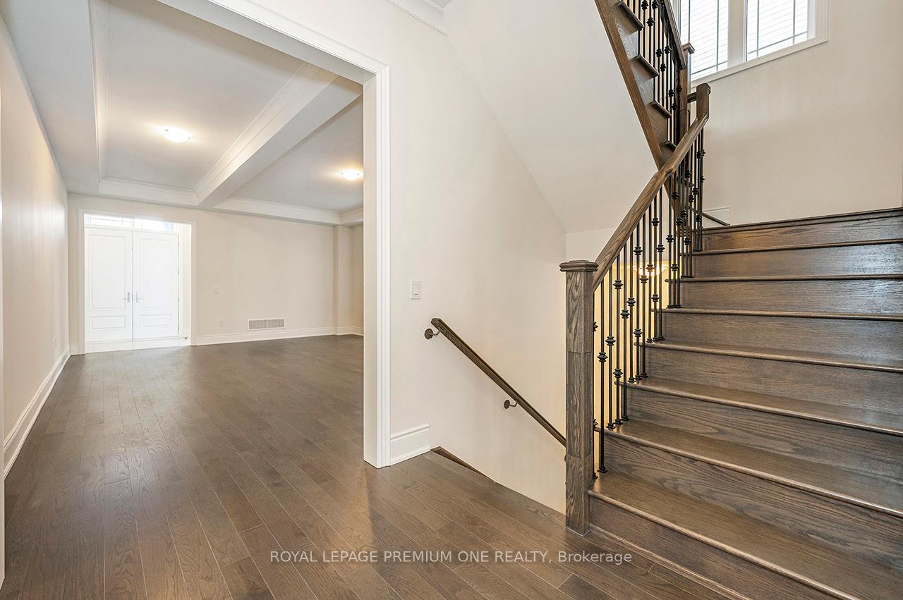 Photo 10 of 133 Timber Creek Boulevard, Vaughan, Kleinburg — HOMEH