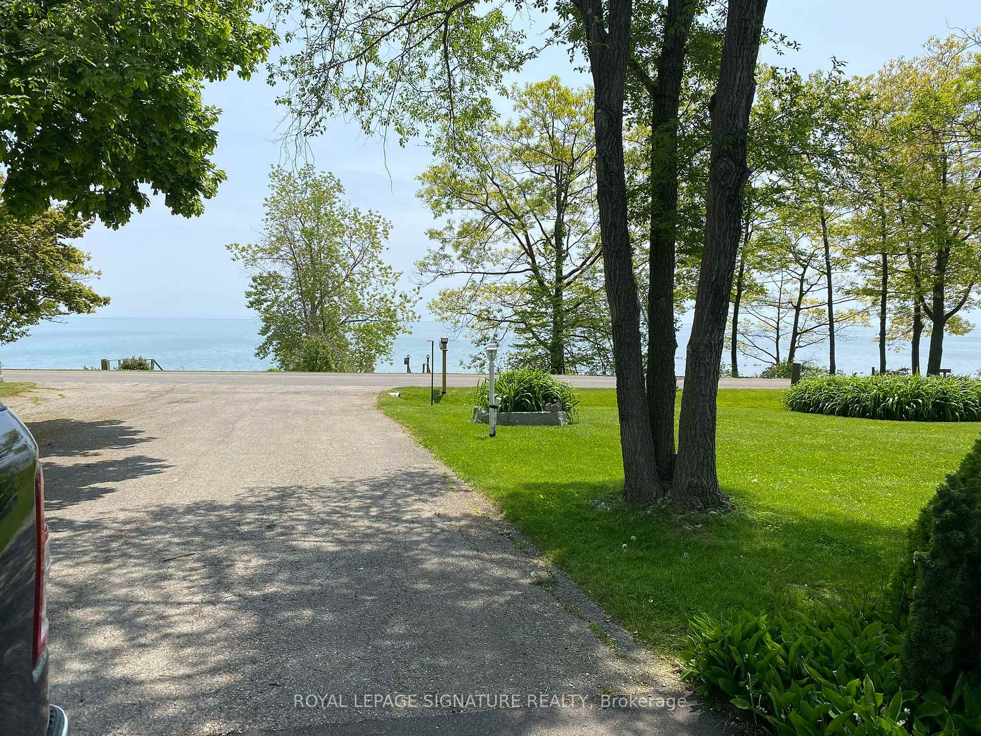 Front of 291 Lakeshore Road N
