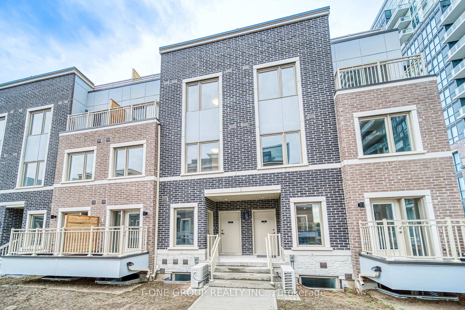 Front of Unit 46, 21 Honeycrisp Crescent