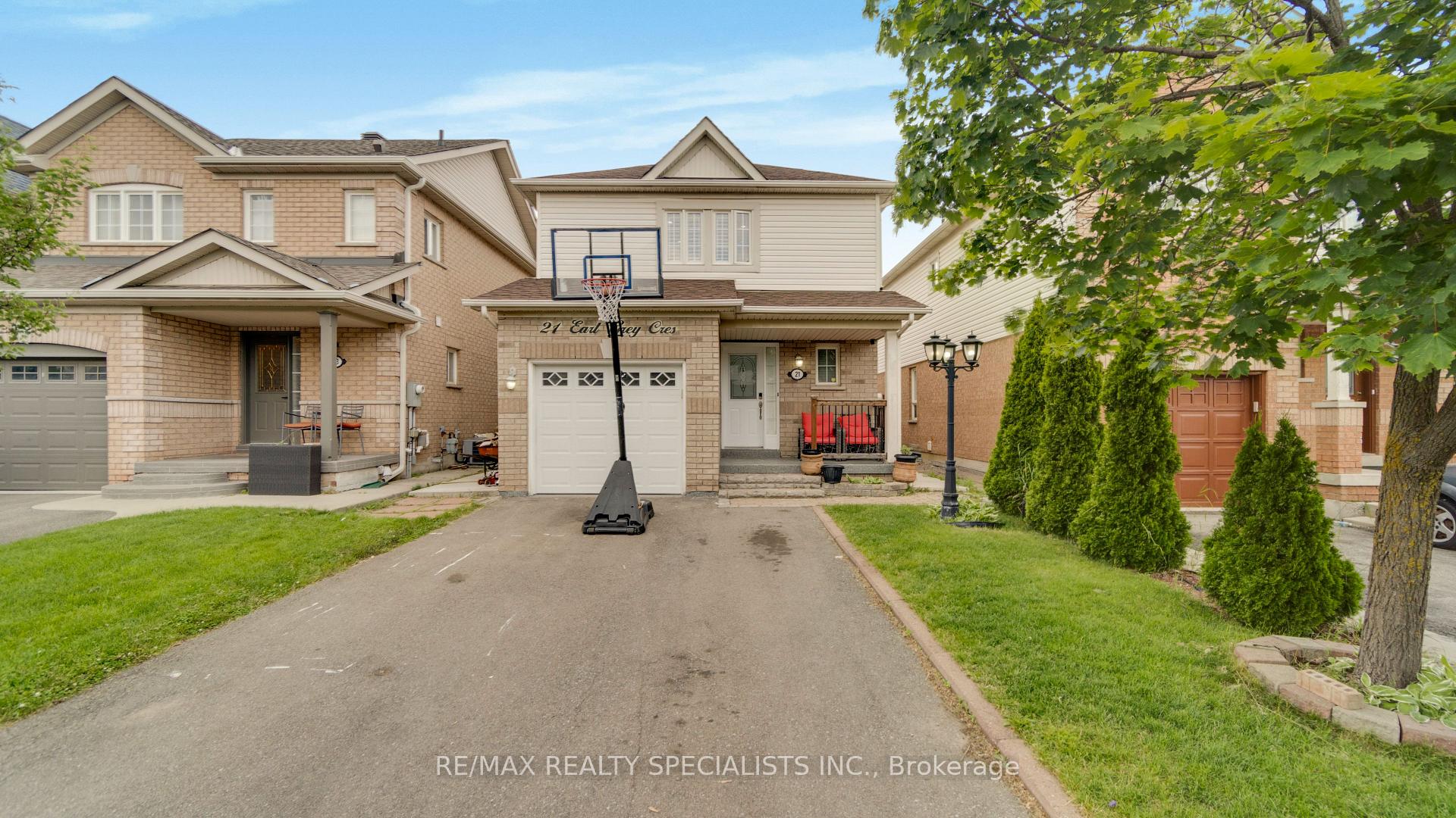 Photo 8 of 21 Earl Grey Crescent, Brampton, Fletcher's Meadow — HOMEH