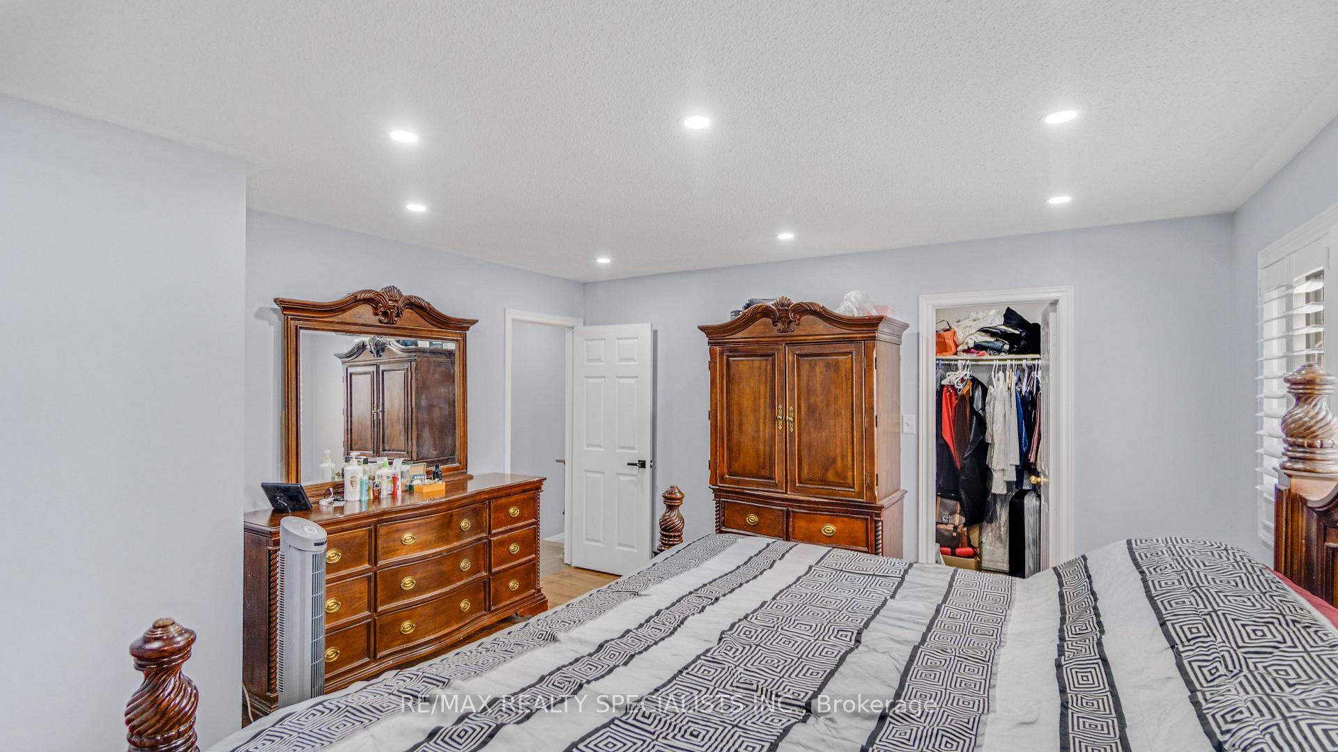 Photo 6 of 21 Earl Grey Crescent, Brampton, Fletcher's Meadow — HOMEH