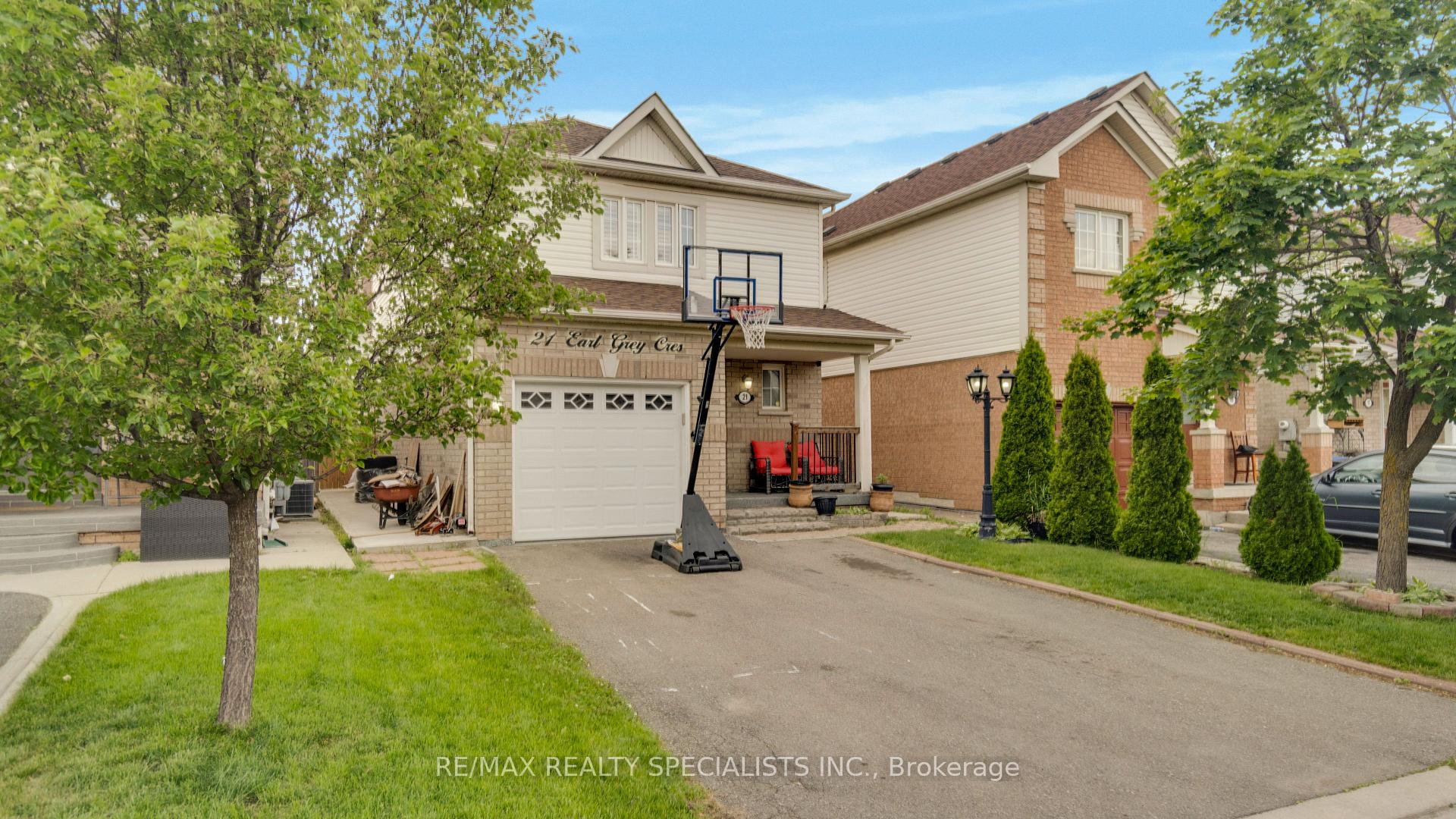 Photo 9 of 21 Earl Grey Crescent, Brampton, Fletcher's Meadow — HOMEH