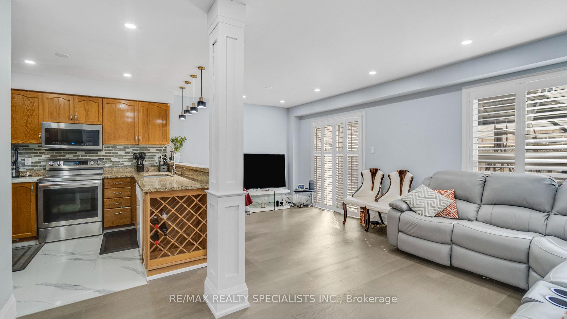 Photo 15 of 21 Earl Grey Crescent, Brampton, Fletcher's Meadow — HOMEH