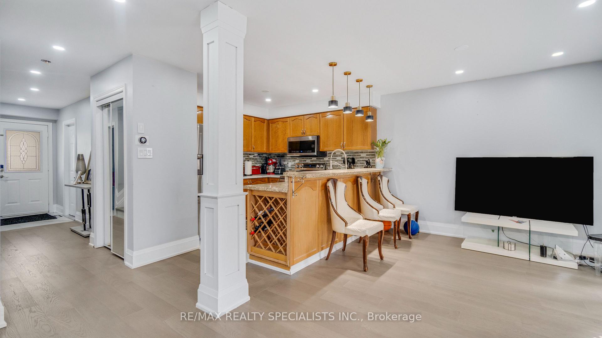 Photo 13 of 21 Earl Grey Crescent, Brampton, Fletcher's Meadow — HOMEH