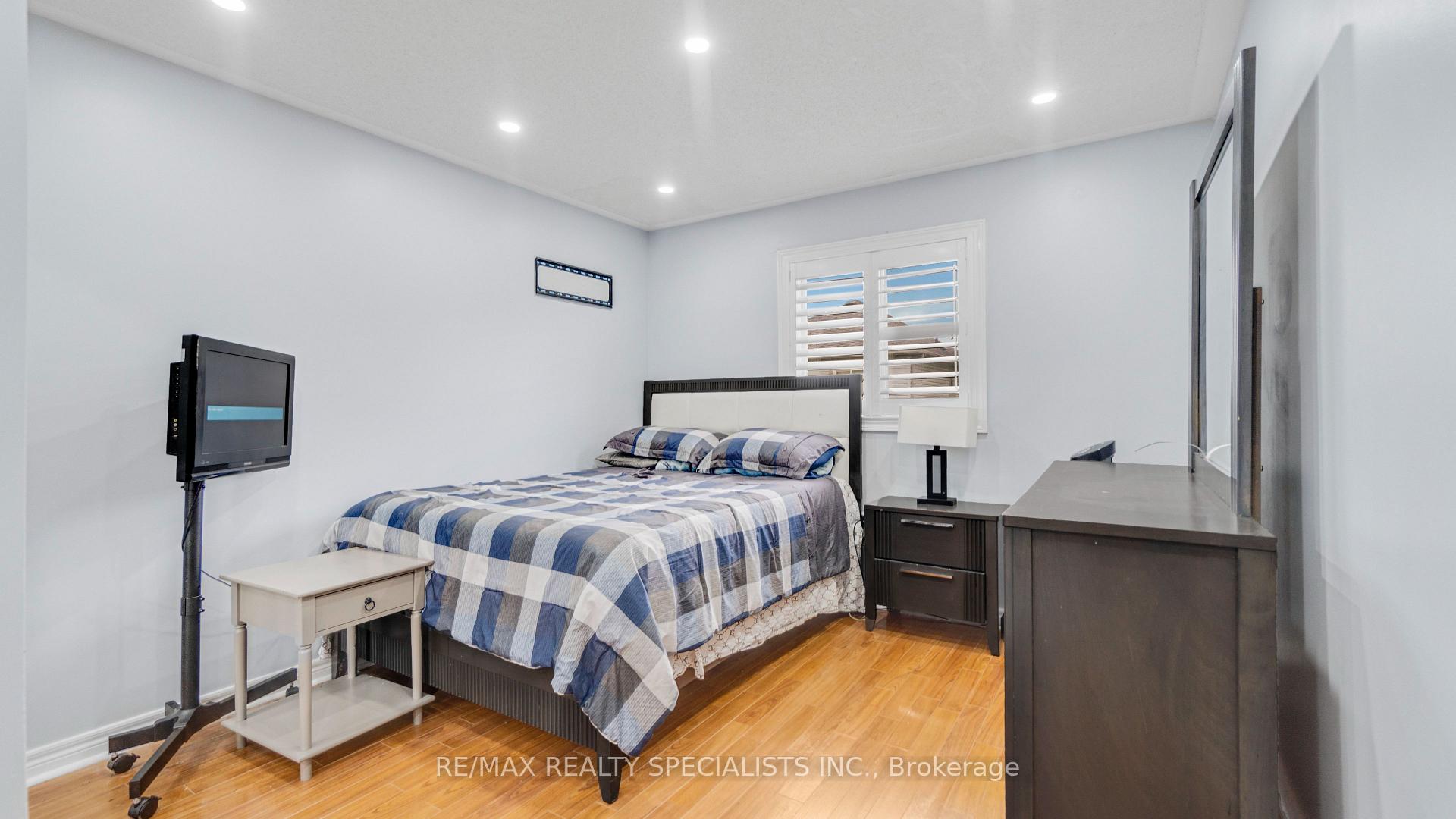 Photo 37 of 21 Earl Grey Crescent, Brampton, Fletcher's Meadow — HOMEH