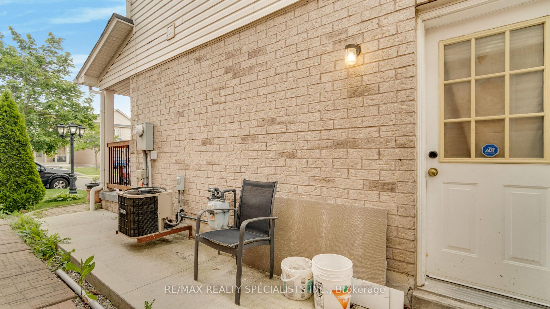 Photo 33 of 21 Earl Grey Crescent, Brampton, Fletcher's Meadow — HOMEH