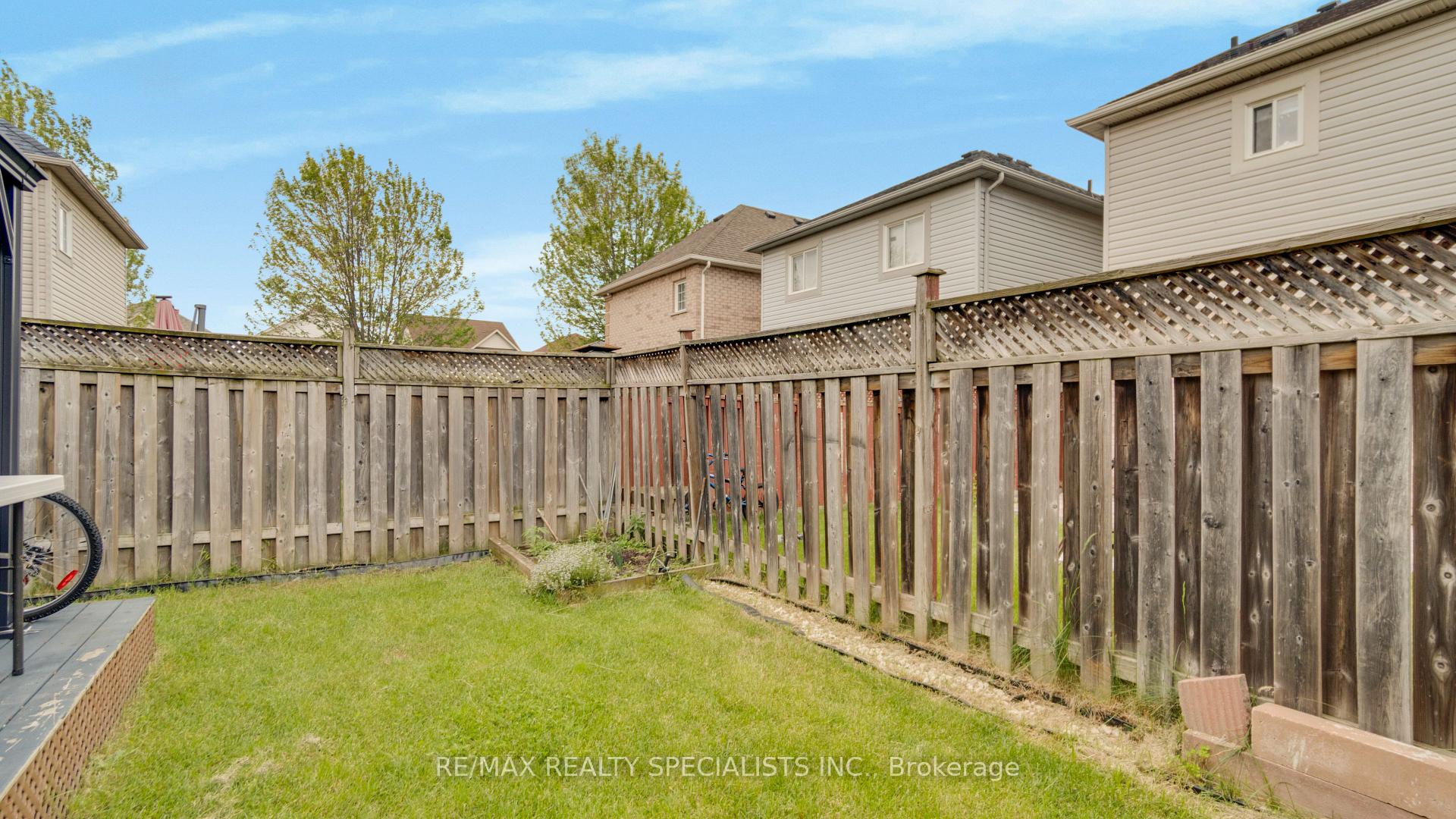 Photo 29 of 21 Earl Grey Crescent, Brampton, Fletcher's Meadow — HOMEH
