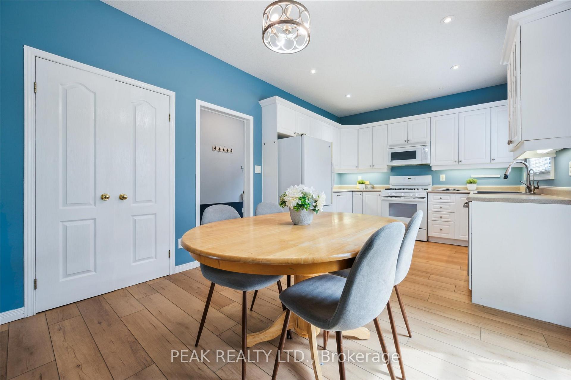 Photo 10 of 606 Eastbridge Boulevard, Waterloo — HOMEH