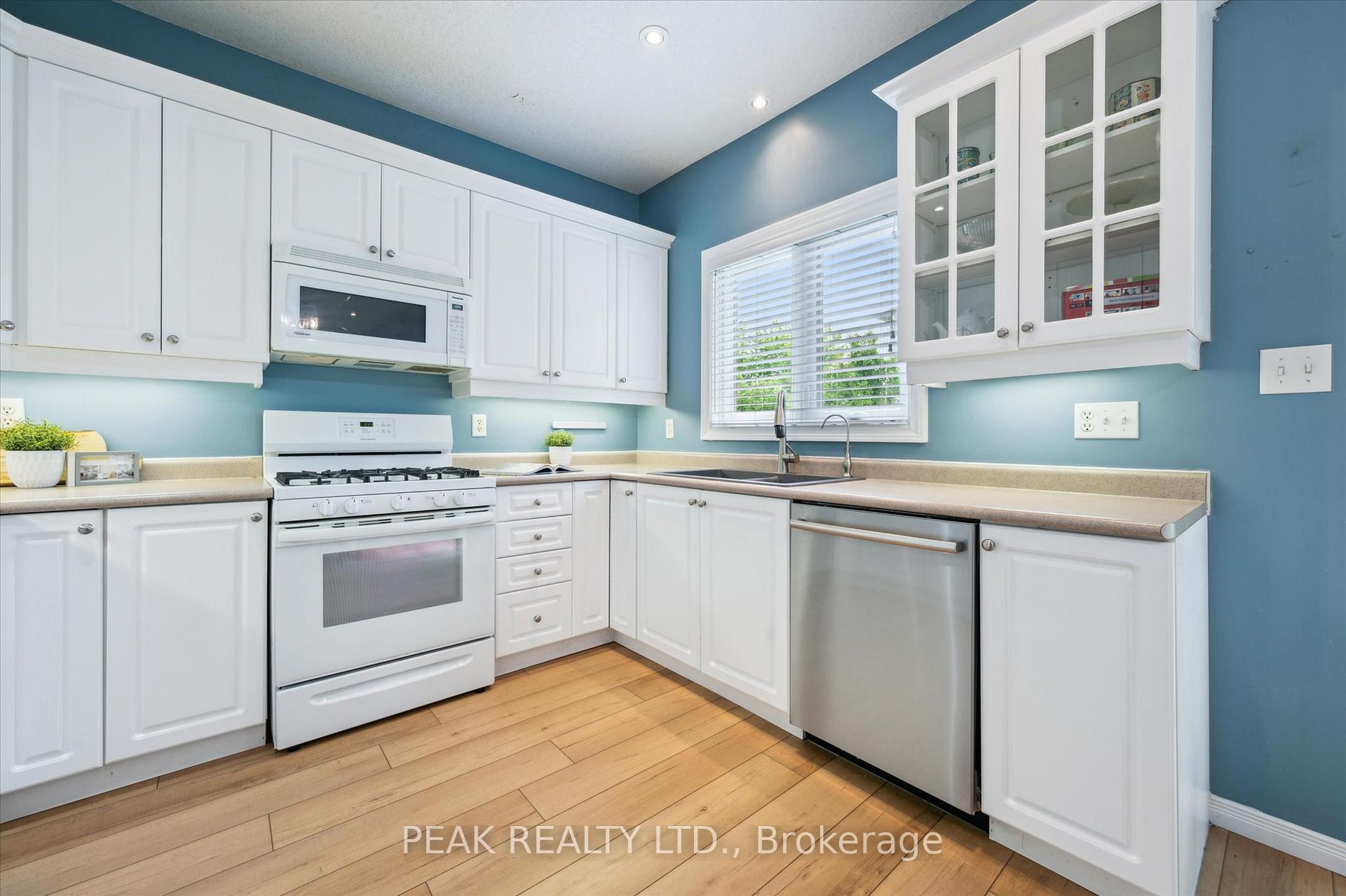 Photo 11 of 606 Eastbridge Boulevard, Waterloo — HOMEH