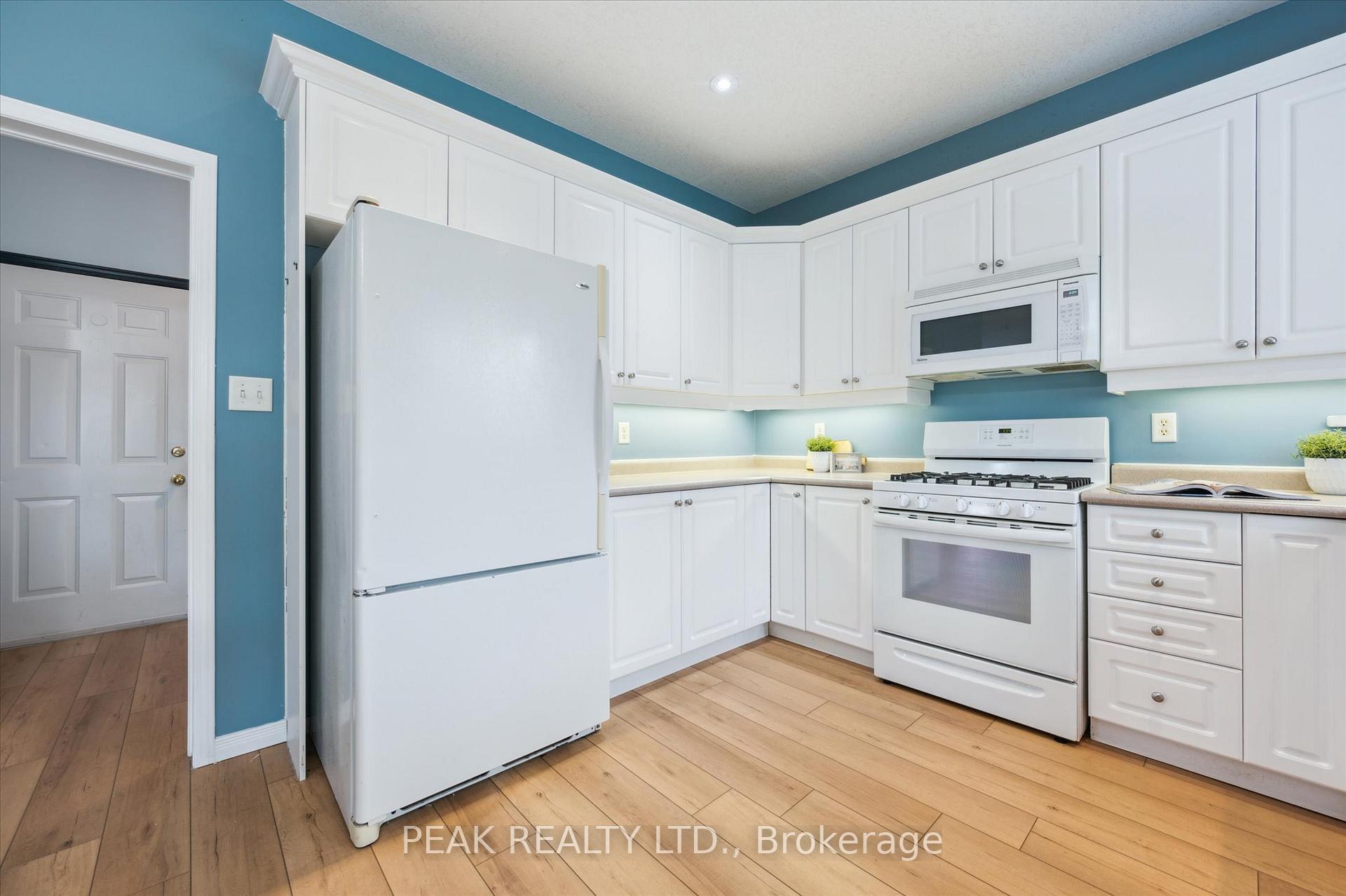 Photo 12 of 606 Eastbridge Boulevard, Waterloo — HOMEH